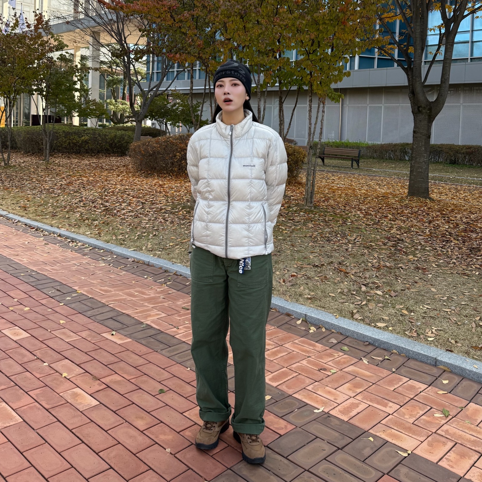 Montbell Superior Down Jacket Light Gray 착용 스타일 - 2