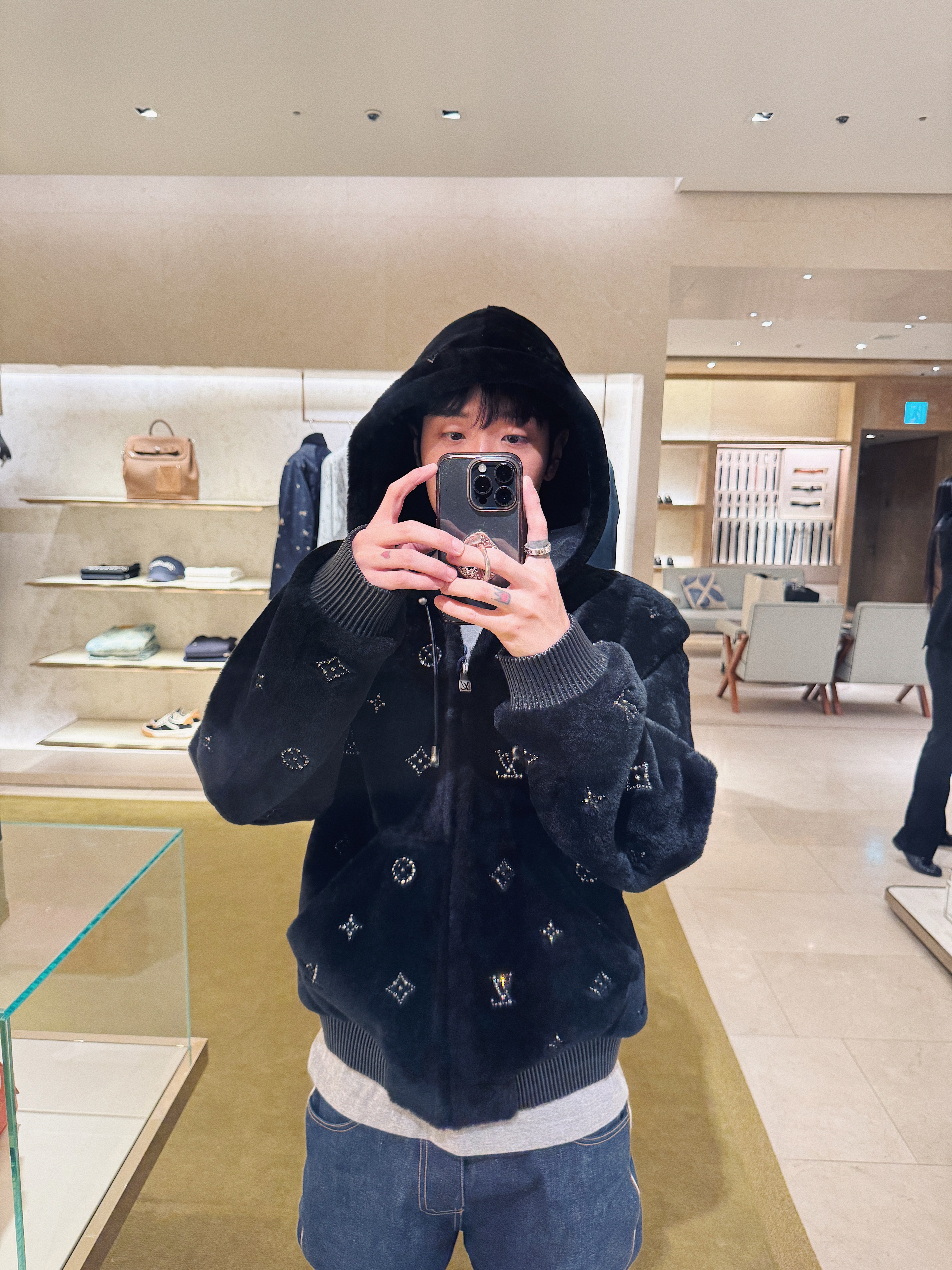 Celine Beanie in Ribbed Wool Anthracite, Celine Embroidered Knit Wool Beanie Black 착용 스타일 - 1