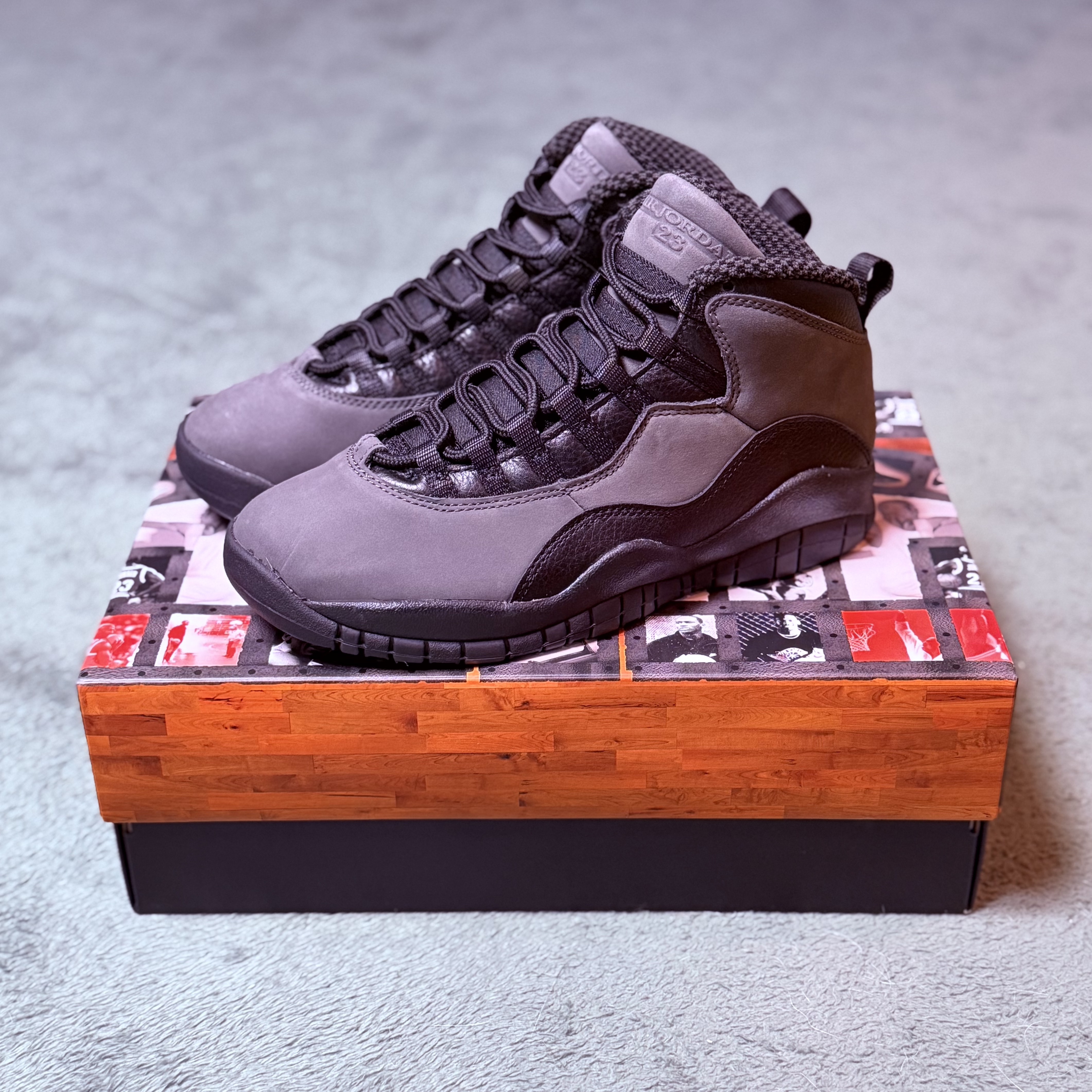 Jordan 10 Retro Shadow Charred Grey and Black 착용 스타일 - 1