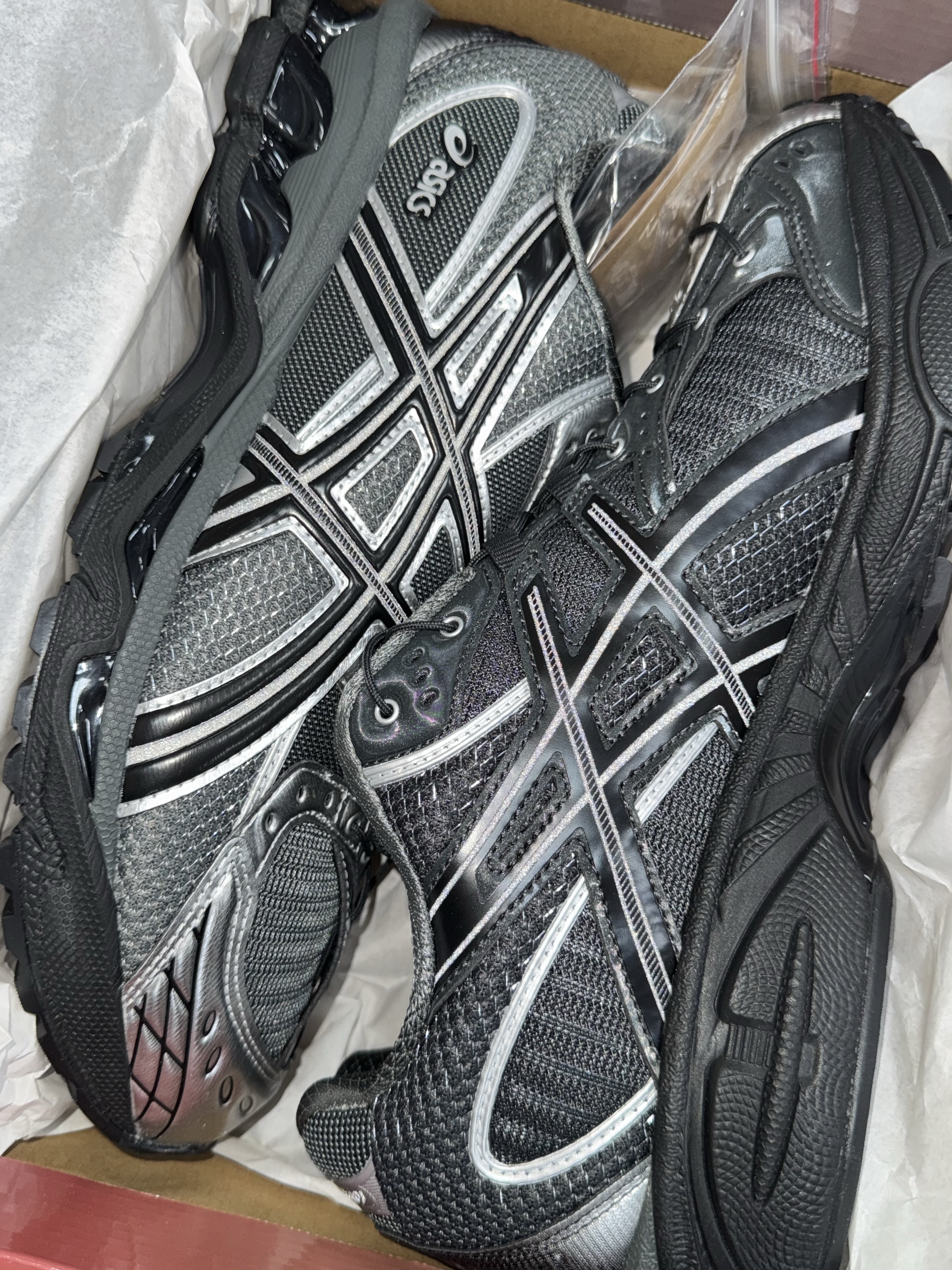 Asics x Unaffected Gel-Nimbus 10.1 Silver Black 착용 스타일