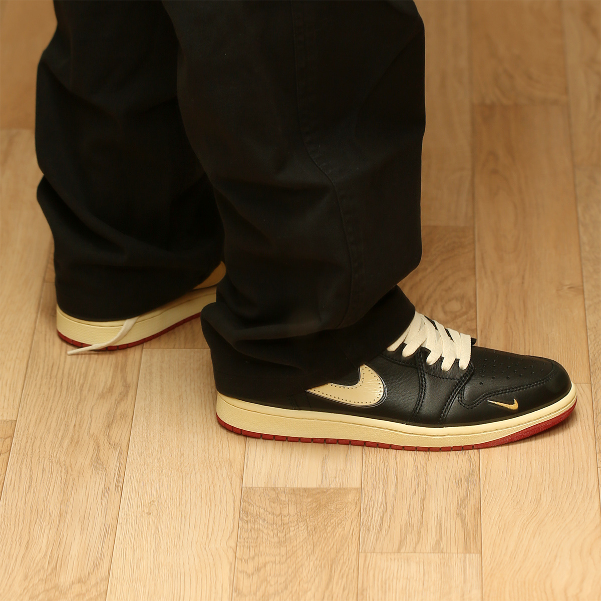 Jordan 1 x Nigel Sylvester Retro Low OG Better With Time 착용 스타일 - 7