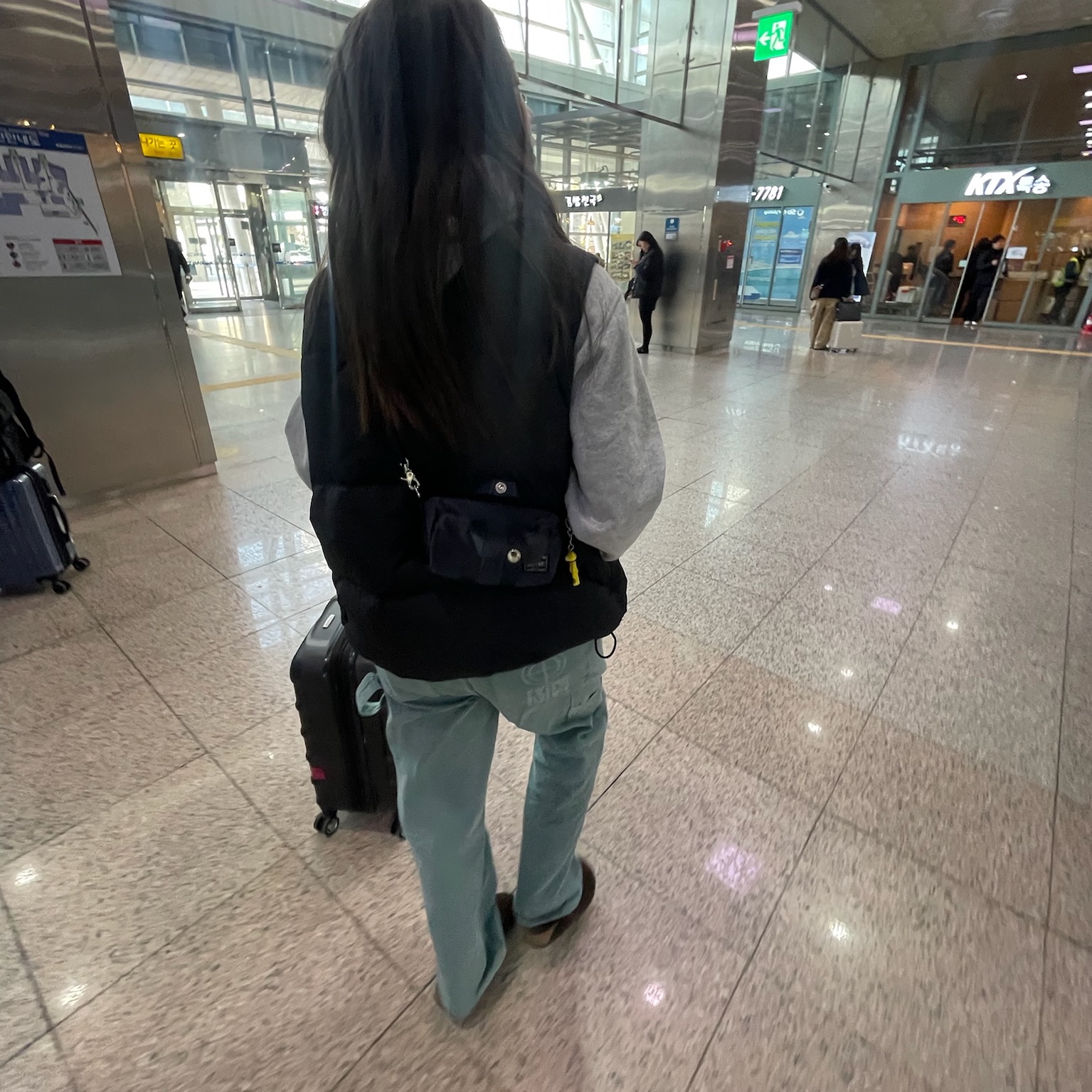 Porter Howl 2Way Boston Bag Mini Navy Blue 착용 스타일