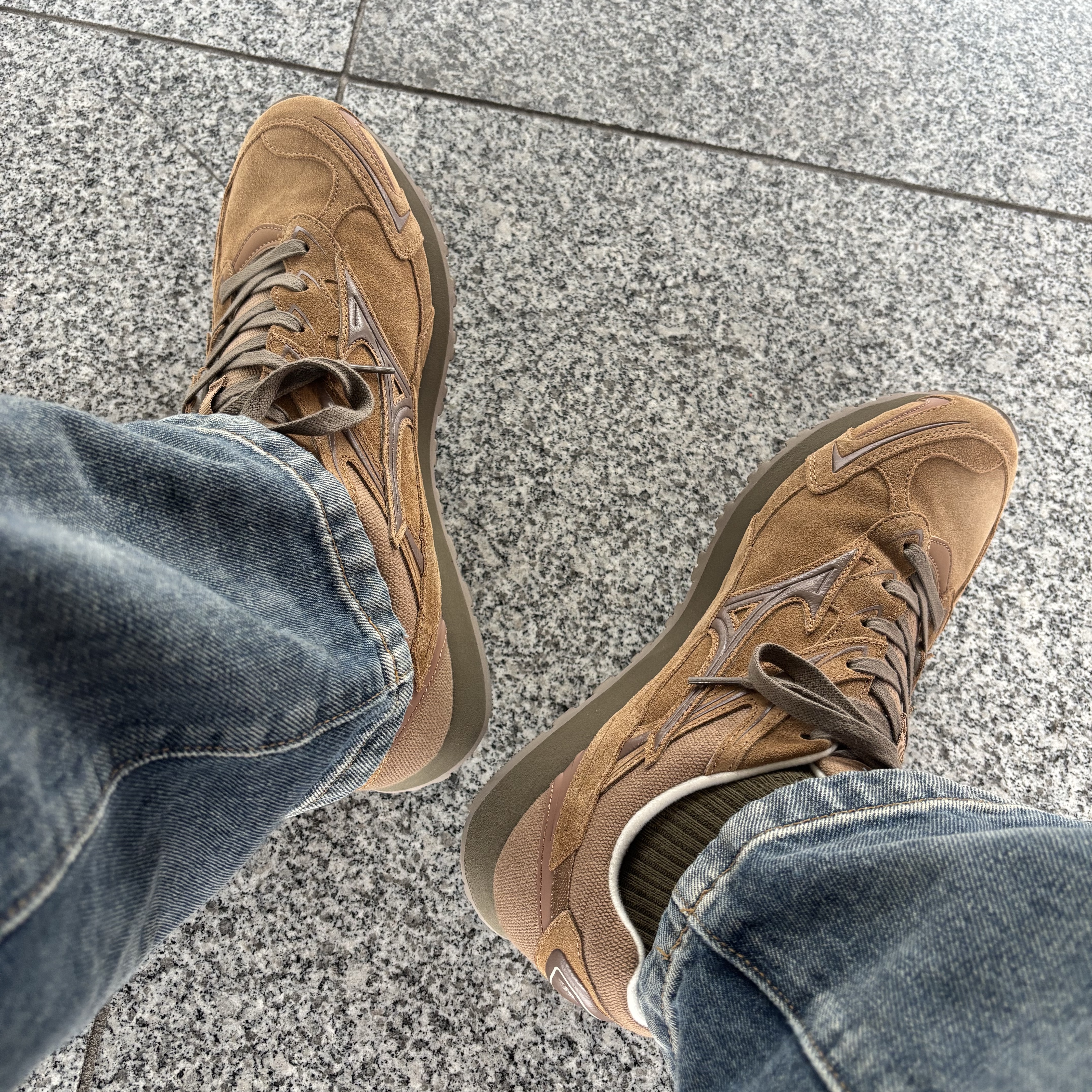 Mizuno LG 60S 2K Brown, Carhartt WIP Landon Pants Blue 착용 스타일