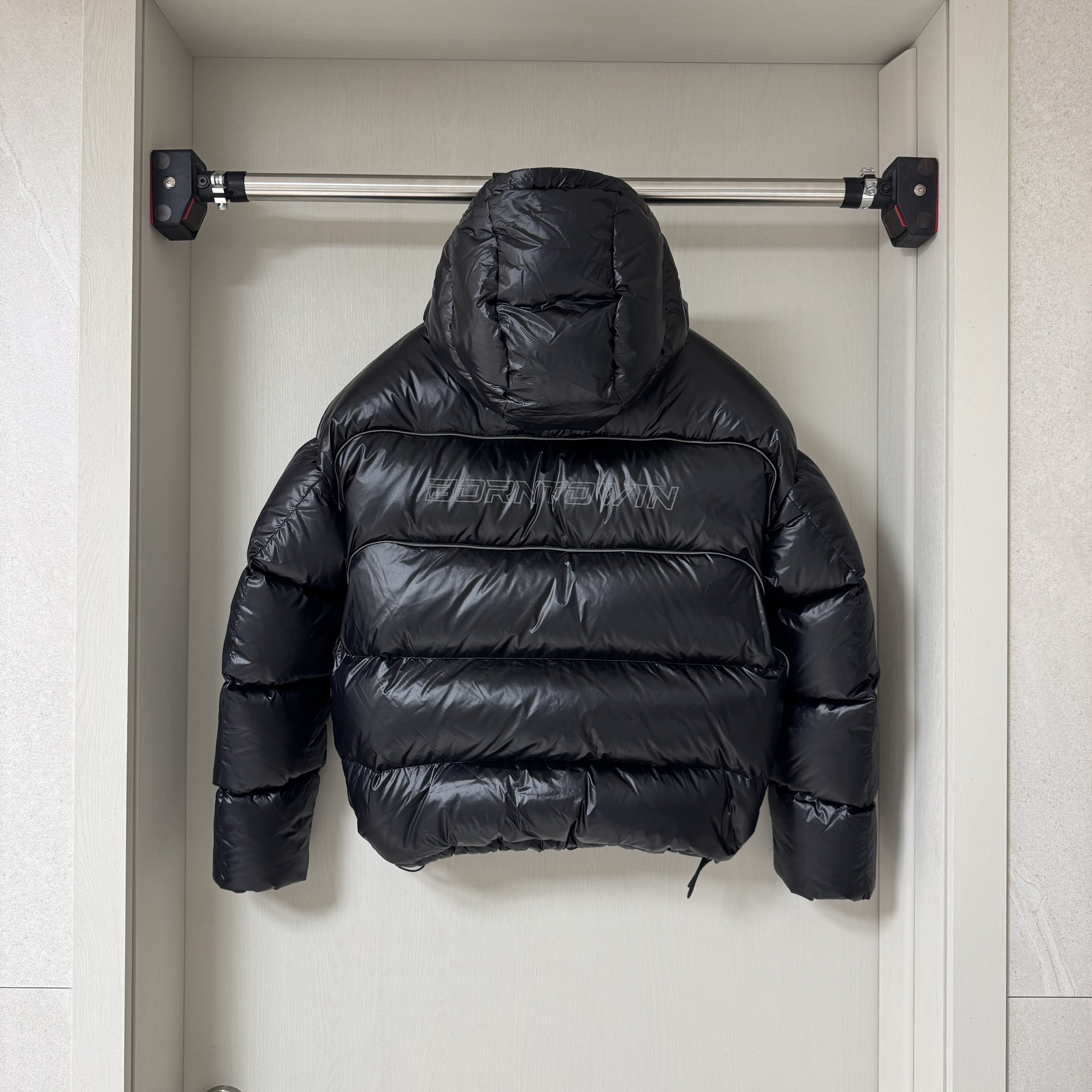 BORN TO WIN Silver B Ripstop Puffer Down Black 착용 스타일 - 5