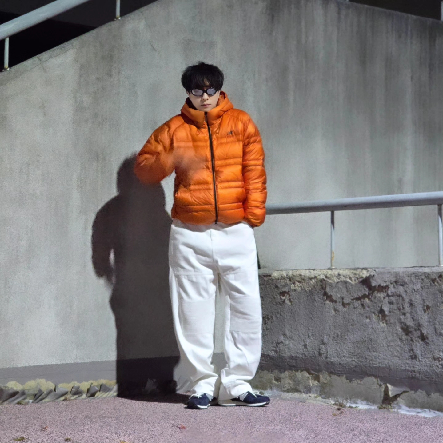 New Balance Flying 77 Superlight Hooded Goose Down Jacket Orange, New Balance x Pottery 574 Premium Hard Navy 착용 스타일 - 2