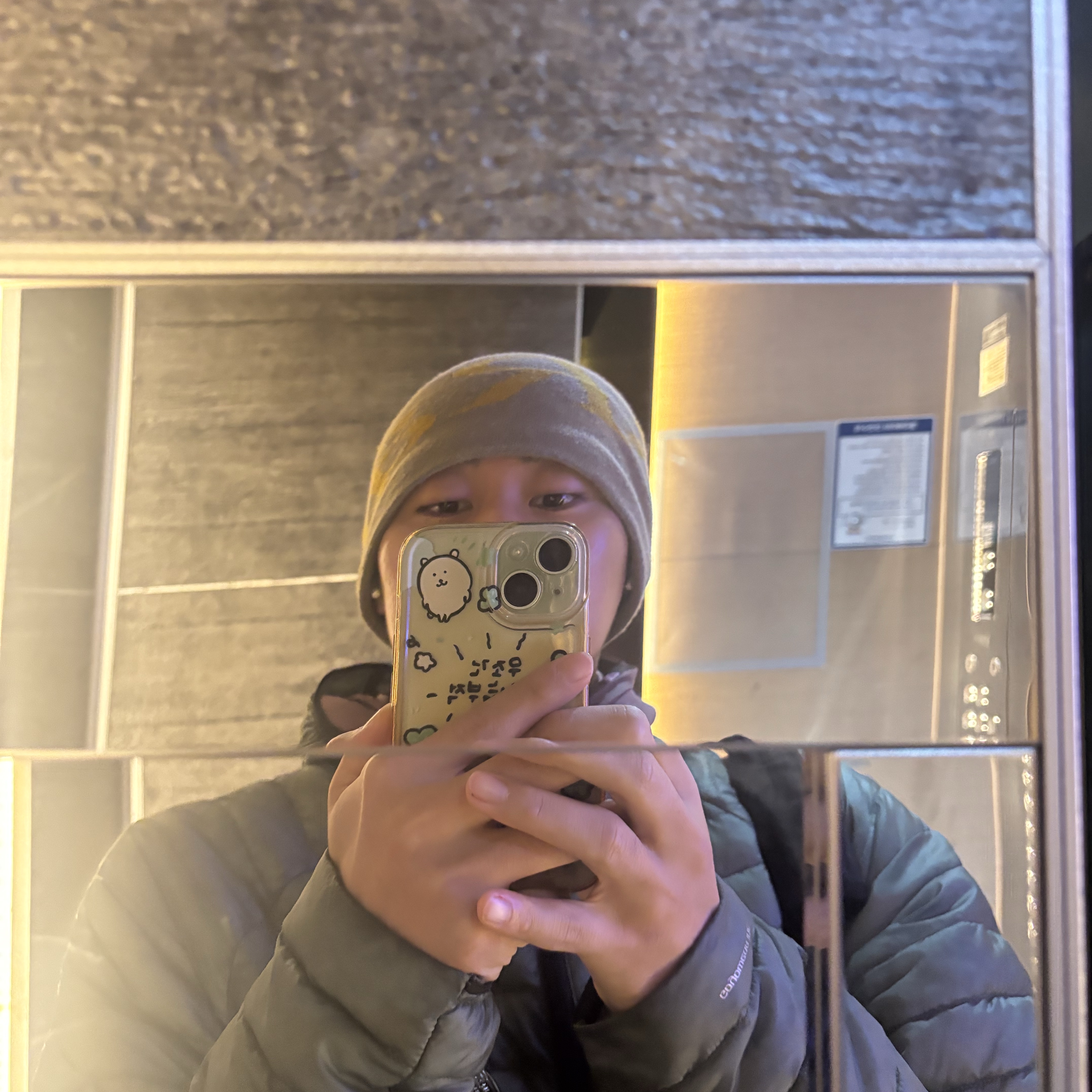 Rab Logo Beanie Light Khaki/Sahara 착용 스타일