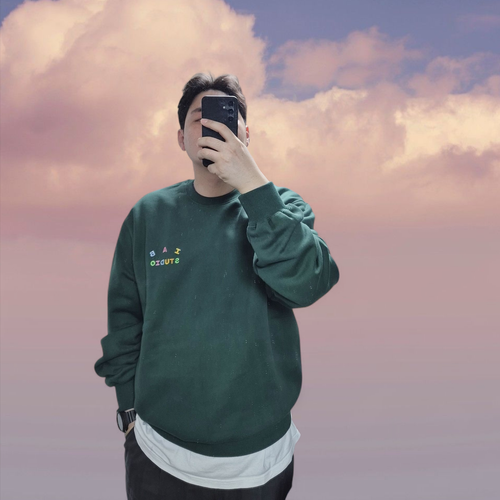 IAB Studio IAB Embroid Sweatshirt Green 착용 스타일