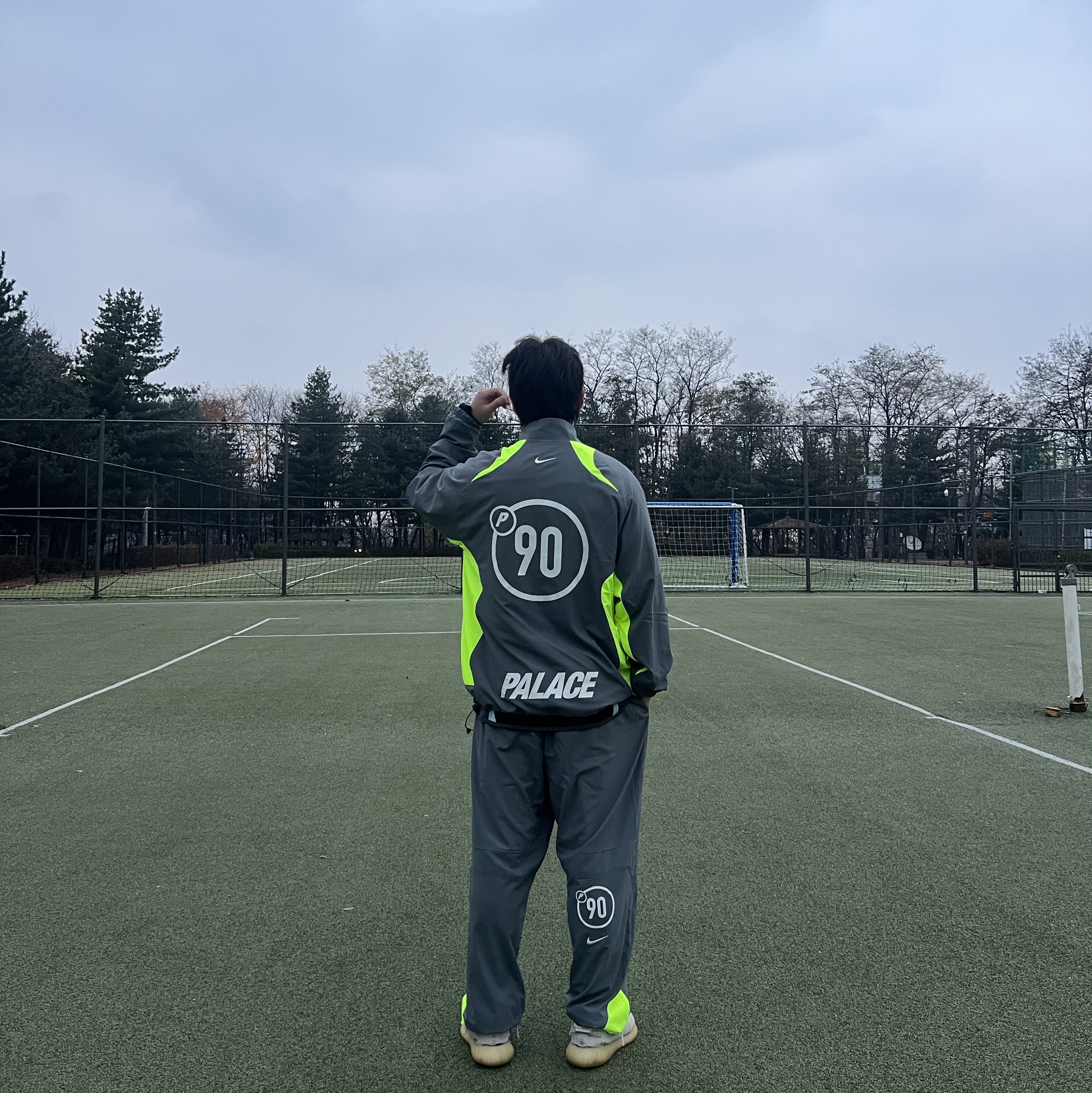 Palace x Nike Total P90 Track Jacket Grey - 25FW, Palace x Nike Total P90 Track Bottom Grey - 25FW 착용 스타일 - 1