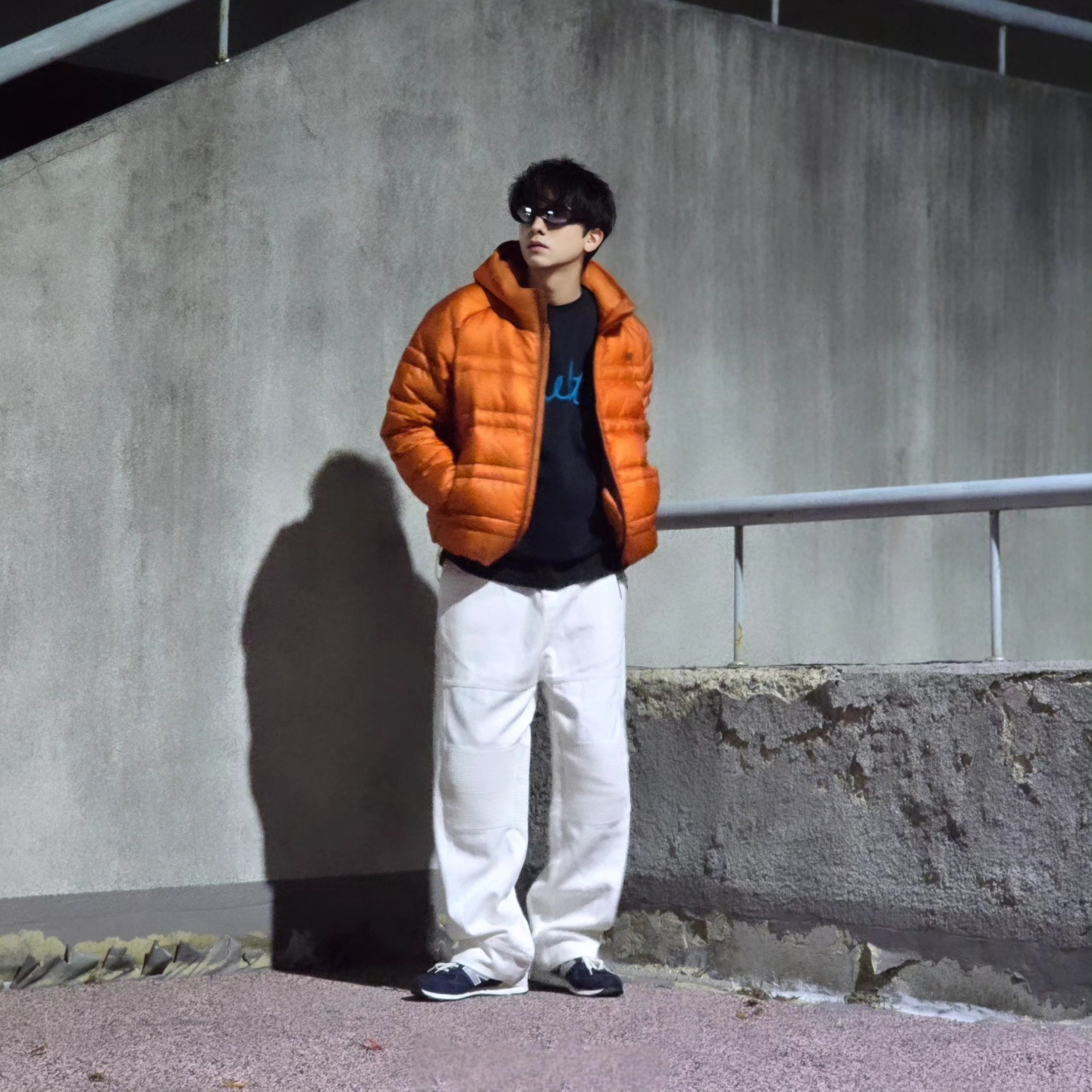 New Balance Flying 77 Superlight Hooded Goose Down Jacket Orange, New Balance x Pottery 574 Premium Hard Navy 착용 스타일 - 5