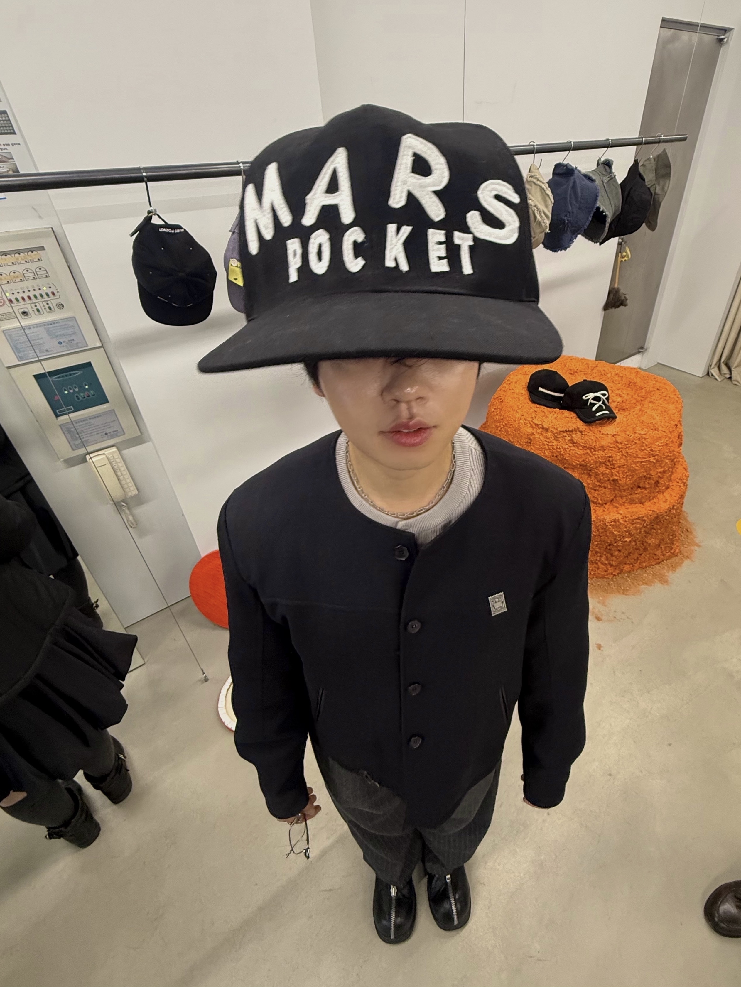 Haleine Round Neck 3D Wool Blazer Jacket Black, Gentle Monster Atomic 02 Silver 착용 스타일 - 7