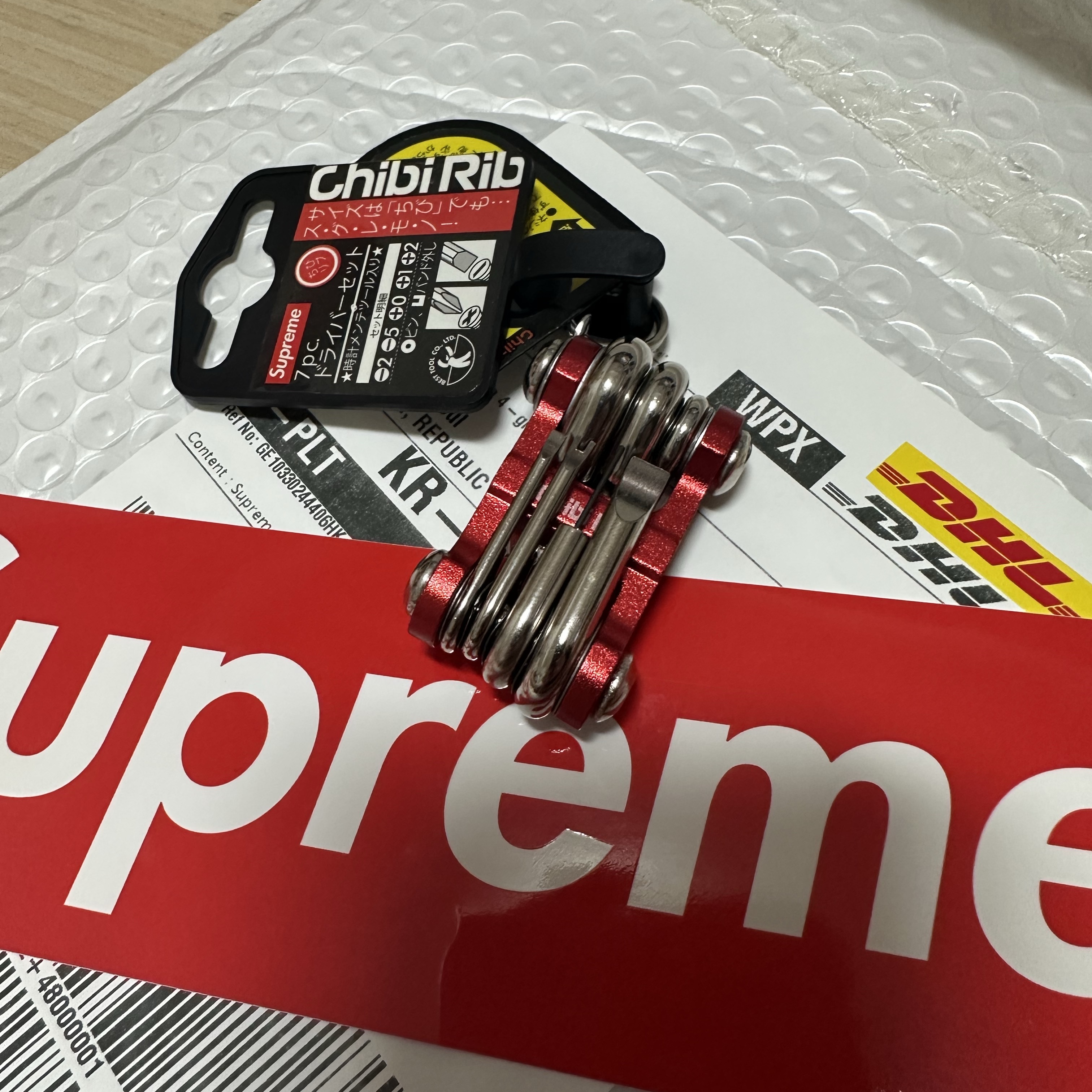 Supreme x Chibi Rib Screwdriver Keychain Red - 25FW 착용 스타일 - 2