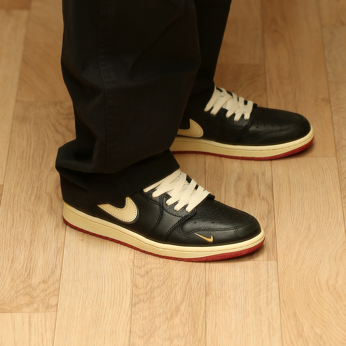 Jordan 1 x Nigel Sylvester Retro Low OG Better With Time 착용 스타일 - 6