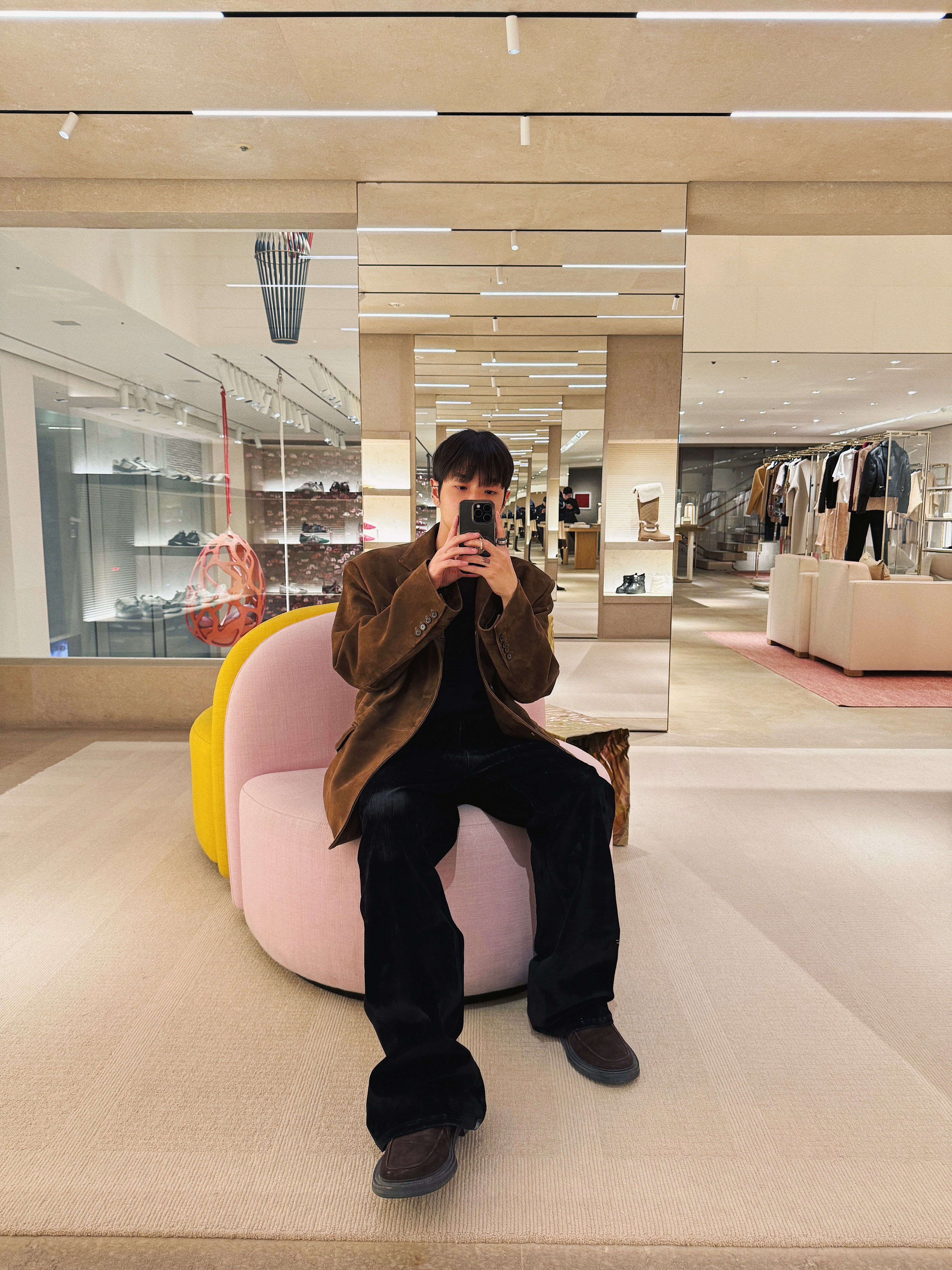 STU Goat Suede Blazer Brown, STU  Embroidery Velvet Denim Pants Black 착용 스타일 - 1