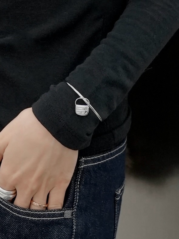 Diesel Dx1621040 Stainless Steel Cuff Bracelet Silver 착용 스타일