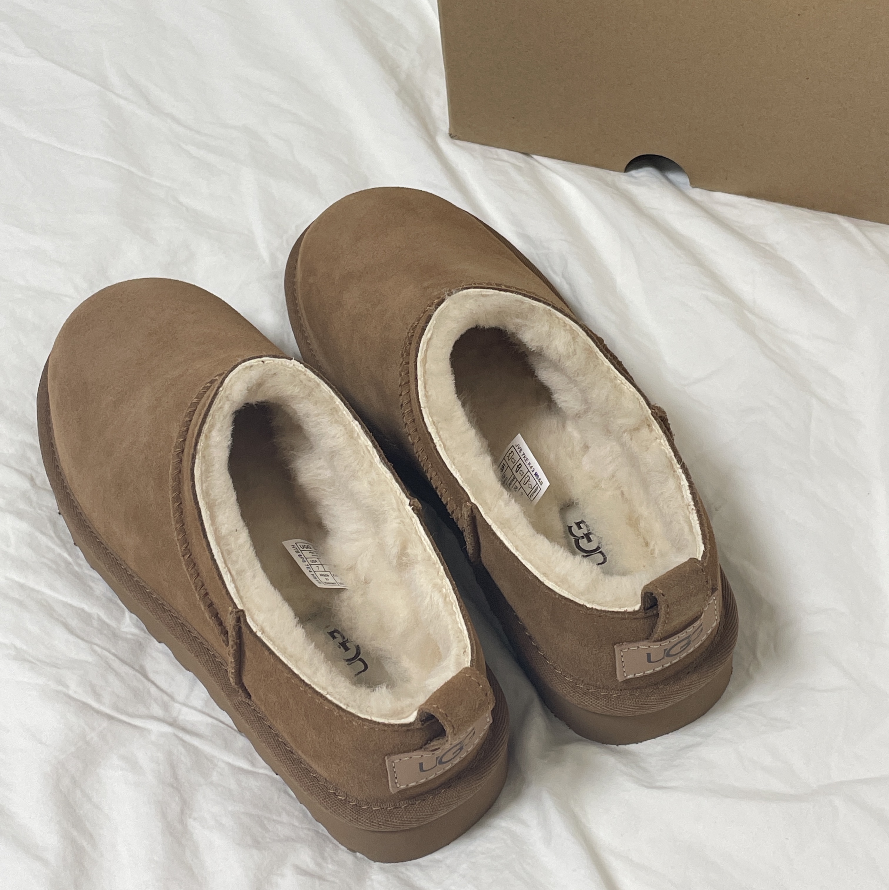 (W) UGG Classic Micro Chestnut 착용 스타일 - 2