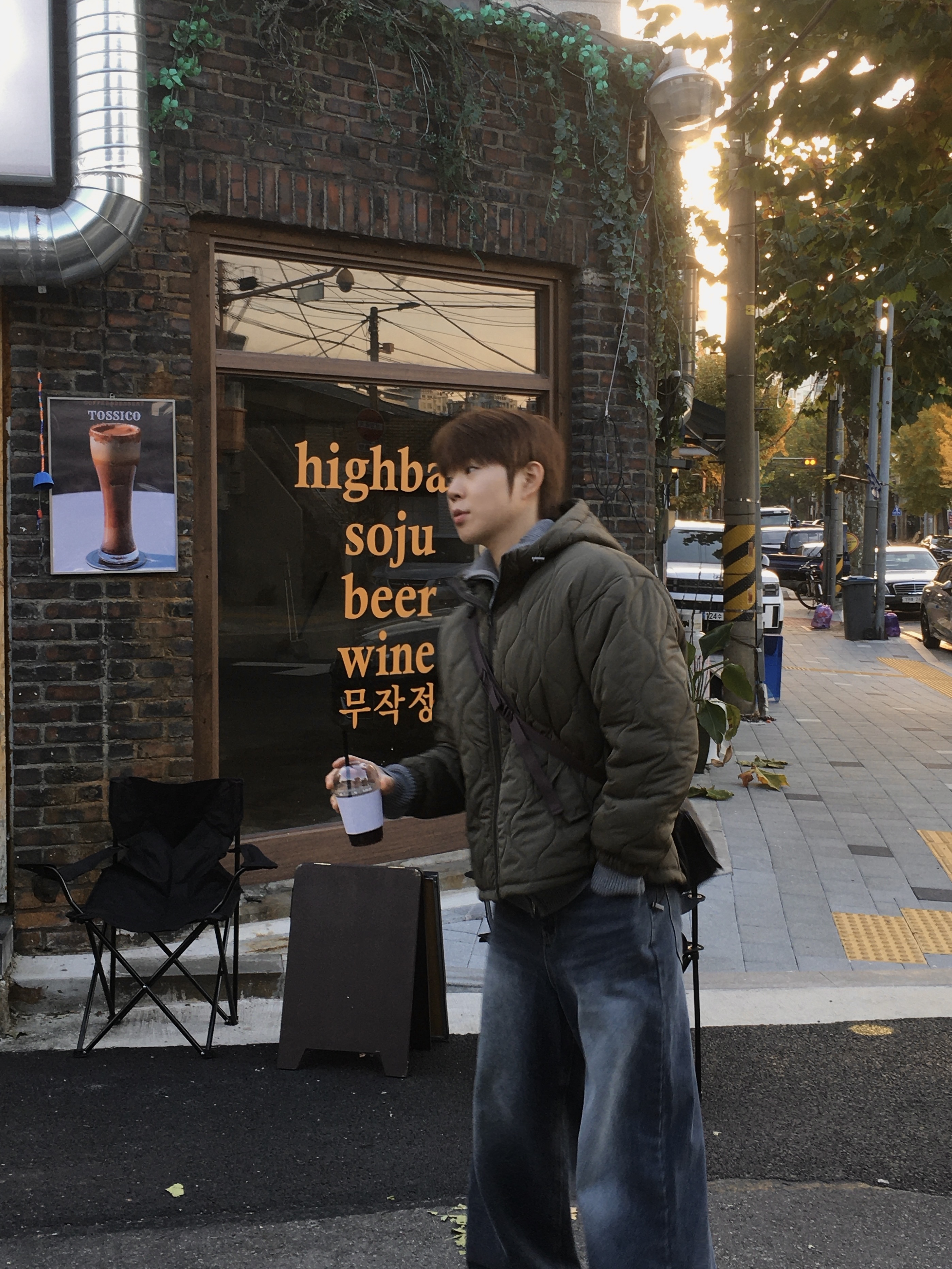 Golden Goose Superstar White Grey Silver Green Heel Tab Sneakers 착용 스타일 - 2