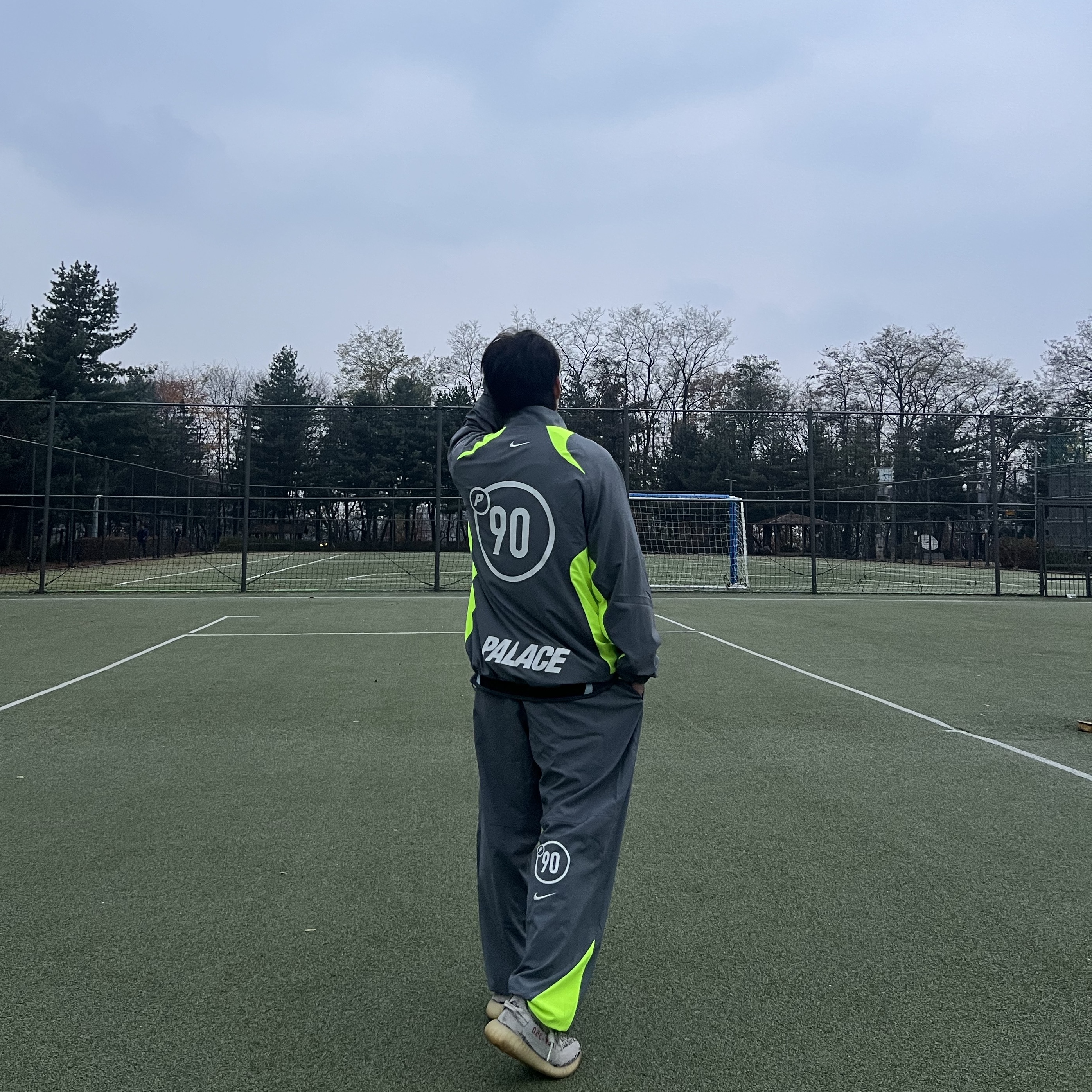 Palace x Nike Total P90 Track Jacket Grey - 25FW, Palace x Nike Total P90 Track Bottom Grey - 25FW 착용 스타일 - 3