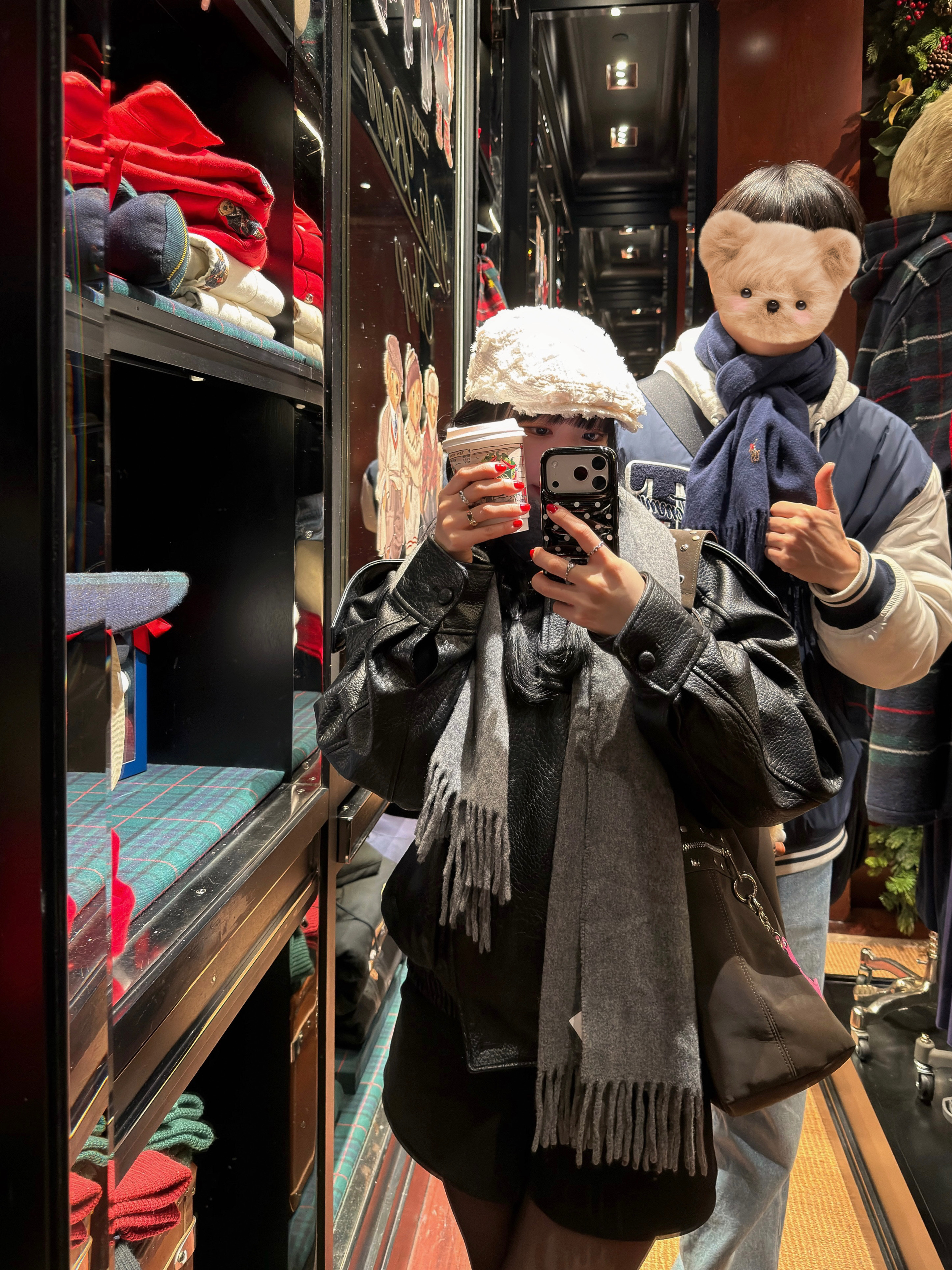 Urbansophistication The Puffer Case Polka Dots 착용 스타일