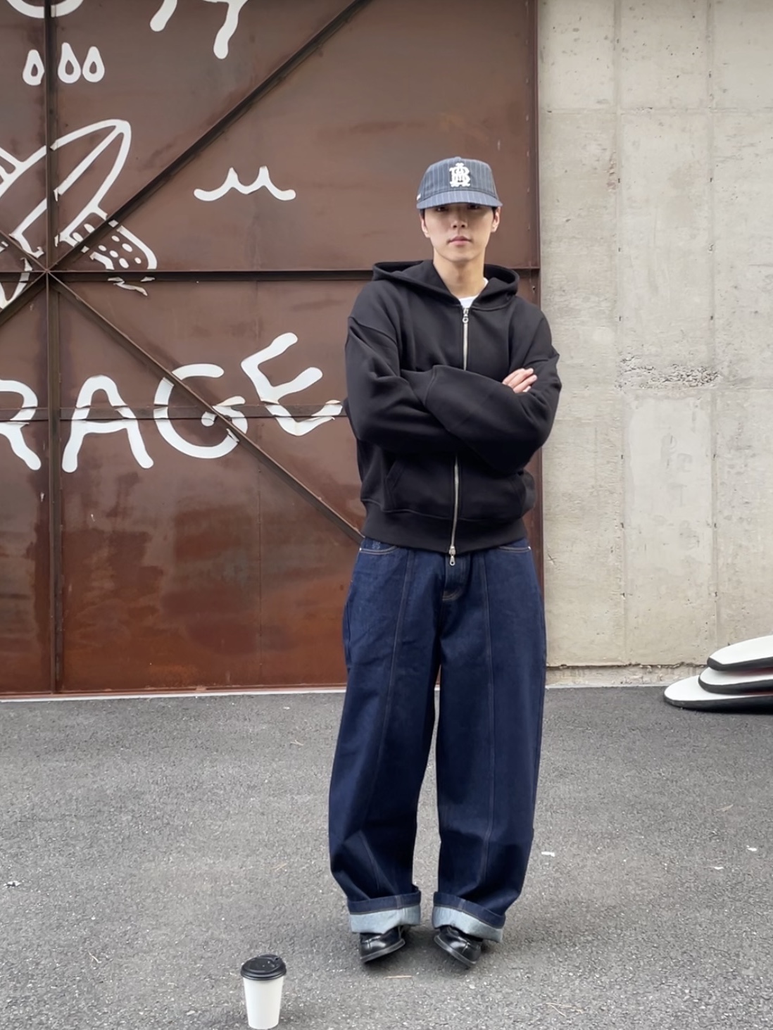 [KREAM 단독] About:Blank Monogram Pinstripe Cap Charcoal White - 26SS, [KREAM 단독] About:Blank Wide Leg Felled Denim Raw Indigo - 26SS 착용 스타일 - 1