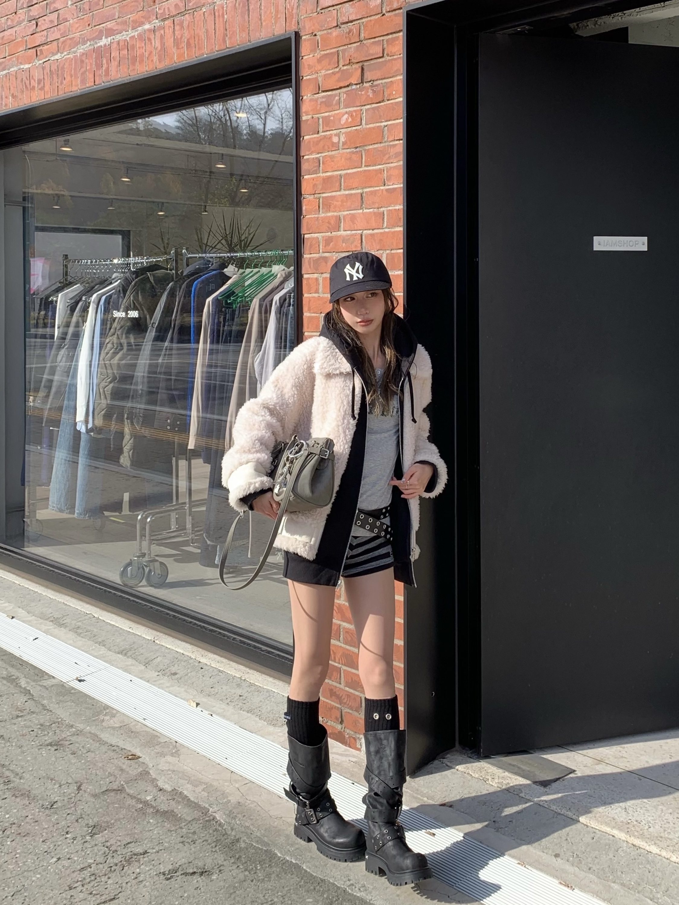 Supreme Small Box Zip Up Hooded Sweatshirt Black - 24FW, Apple AirPods Max Lightning Space Gray (Korean Ver.) 착용 스타일 - 2