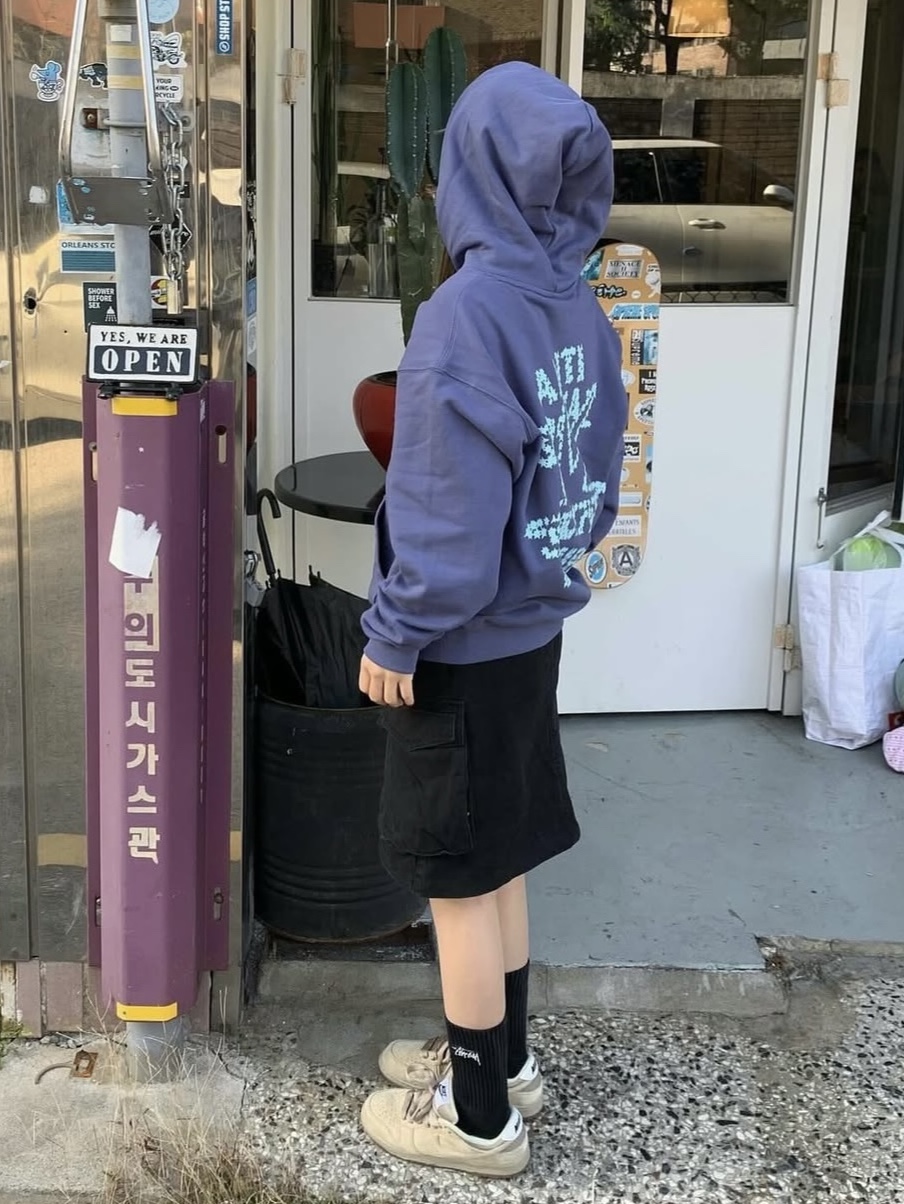 Nike SB Dunk Low Pro B Parachute Beige, Stussy Small Stock Crew Socks Black (3 Pack) 착용 스타일