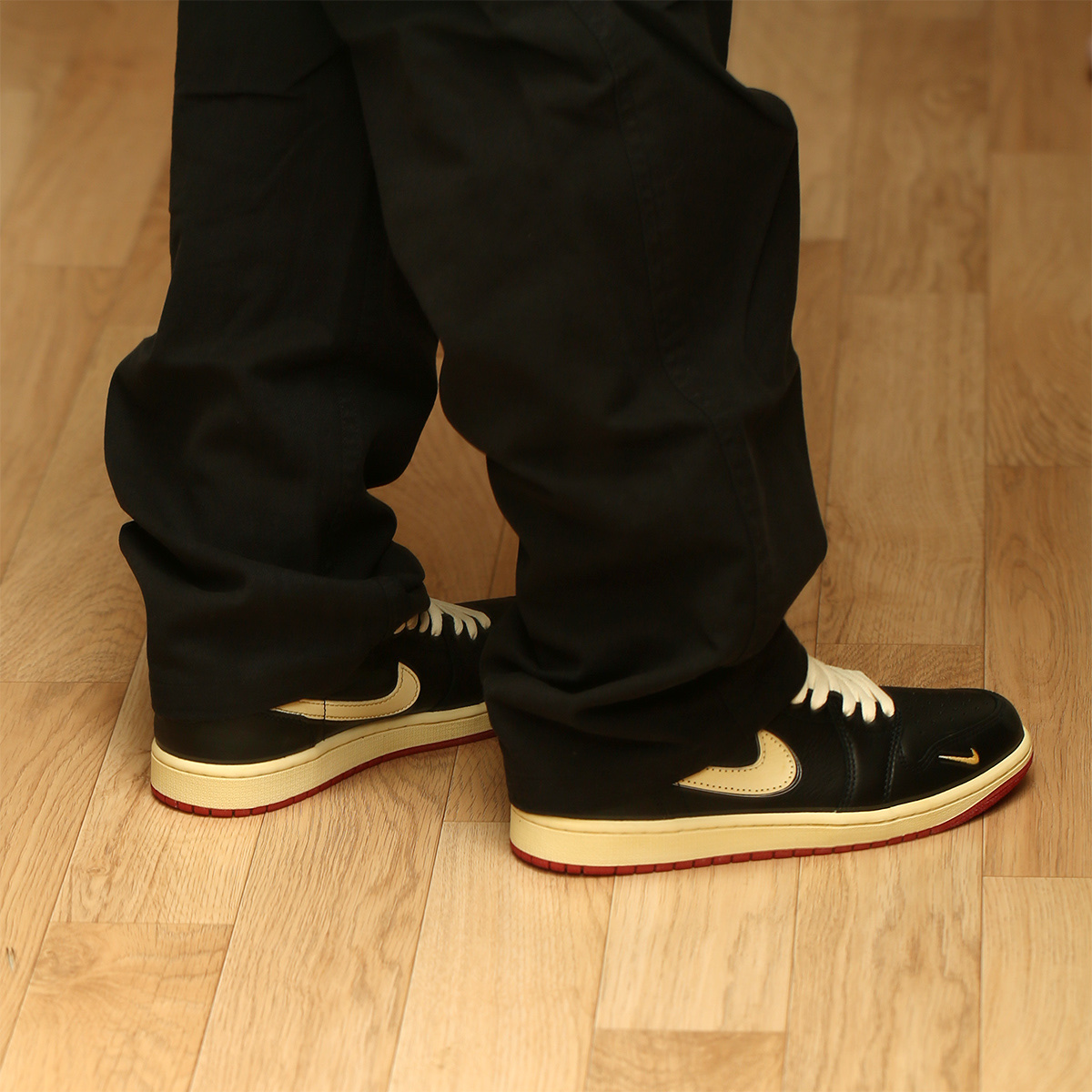 Jordan 1 x Nigel Sylvester Retro Low OG Better With Time 착용 스타일 - 3