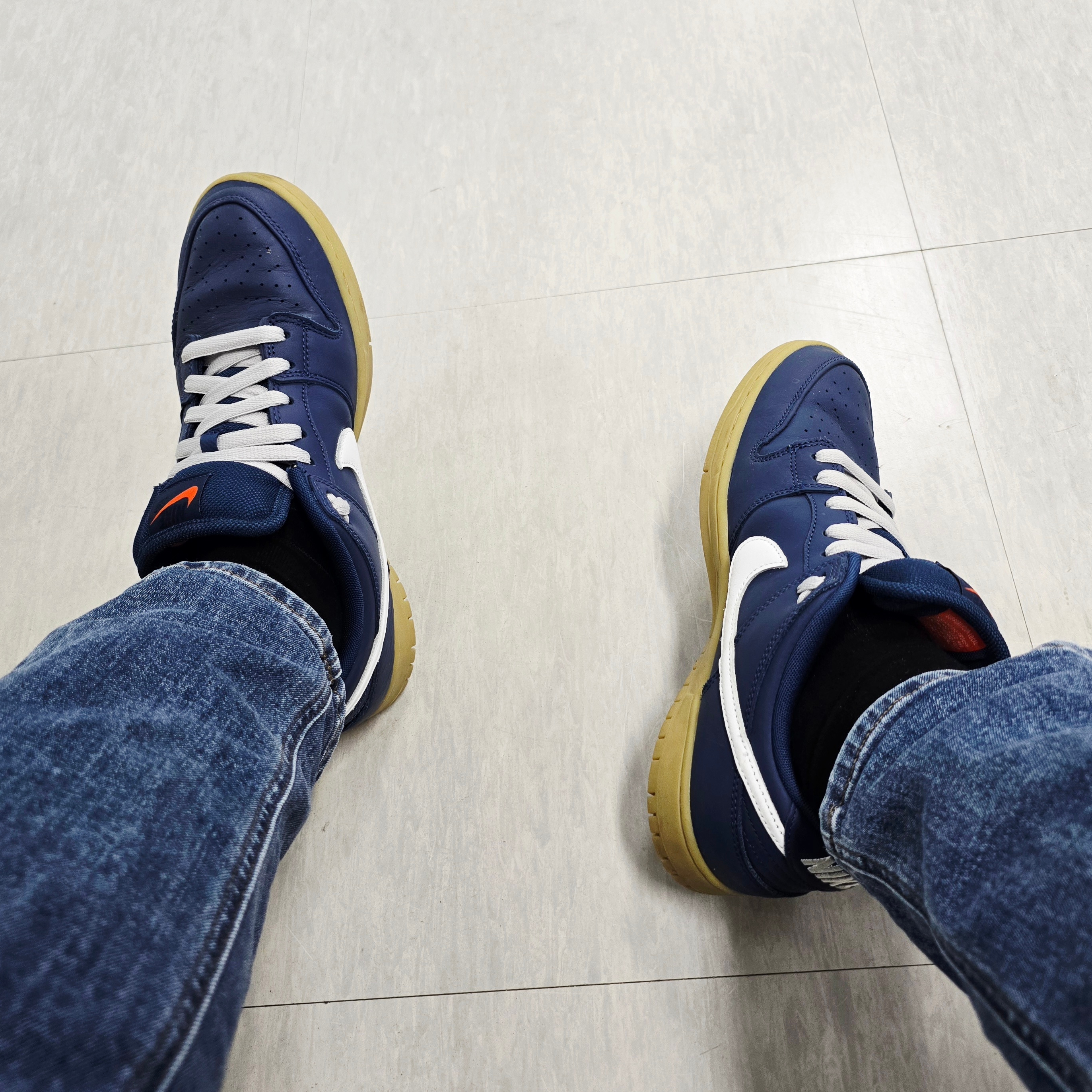 Nike SB Dunk Low Pro Navy Gum 착용 스타일