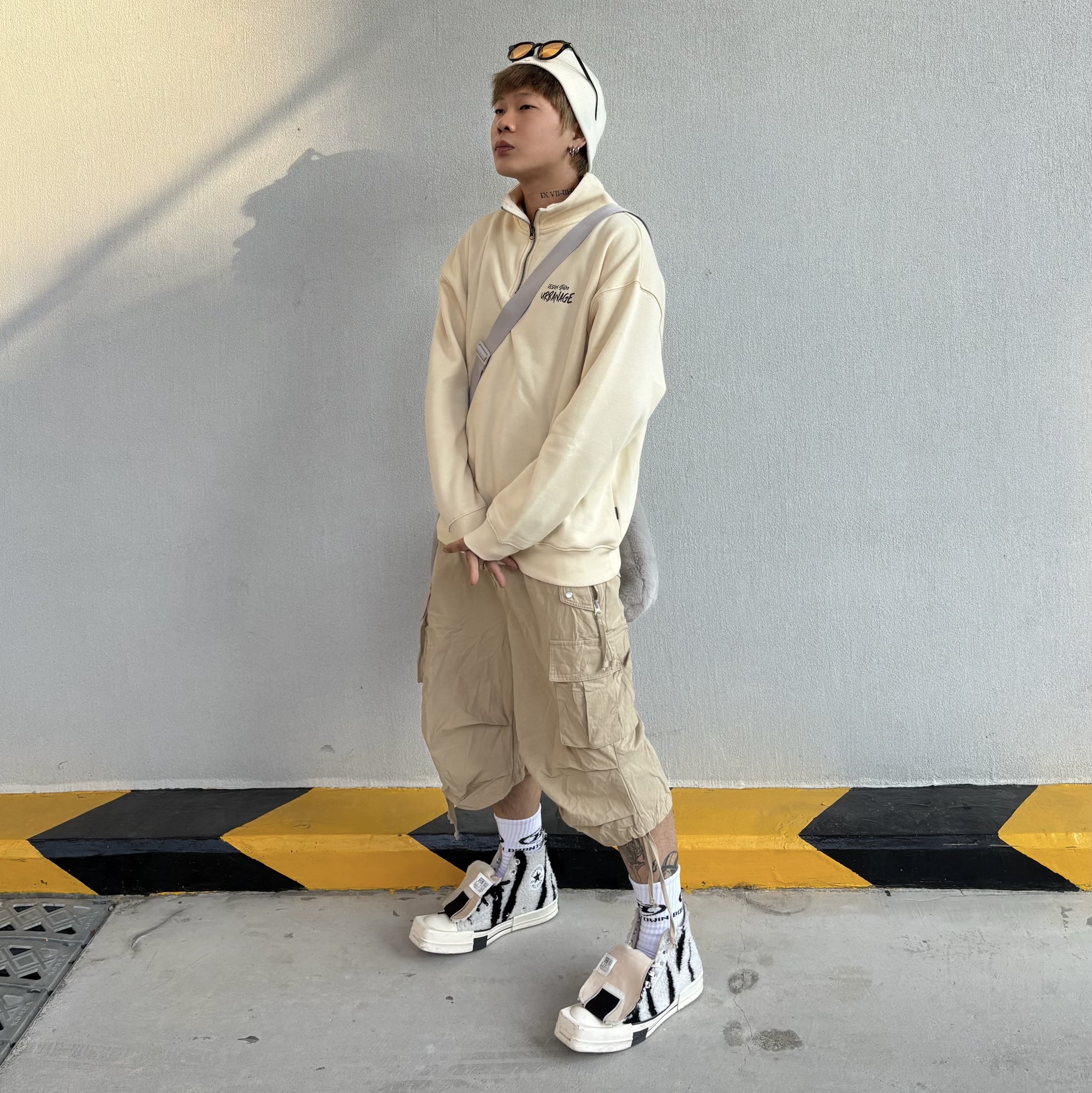 Thevinylhouse Western Cargo Shorts Beige, Converse x Drkshdw Turbodrk Chuck 70 Hi Lilly White 착용 스타일