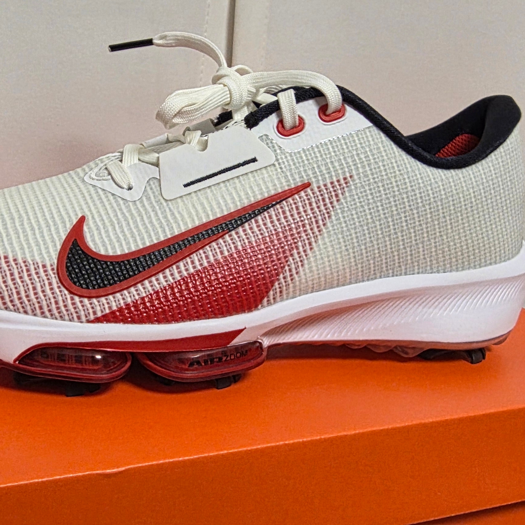 Nike Air Zoom Infinity Tour 2 White University Red 착용 스타일