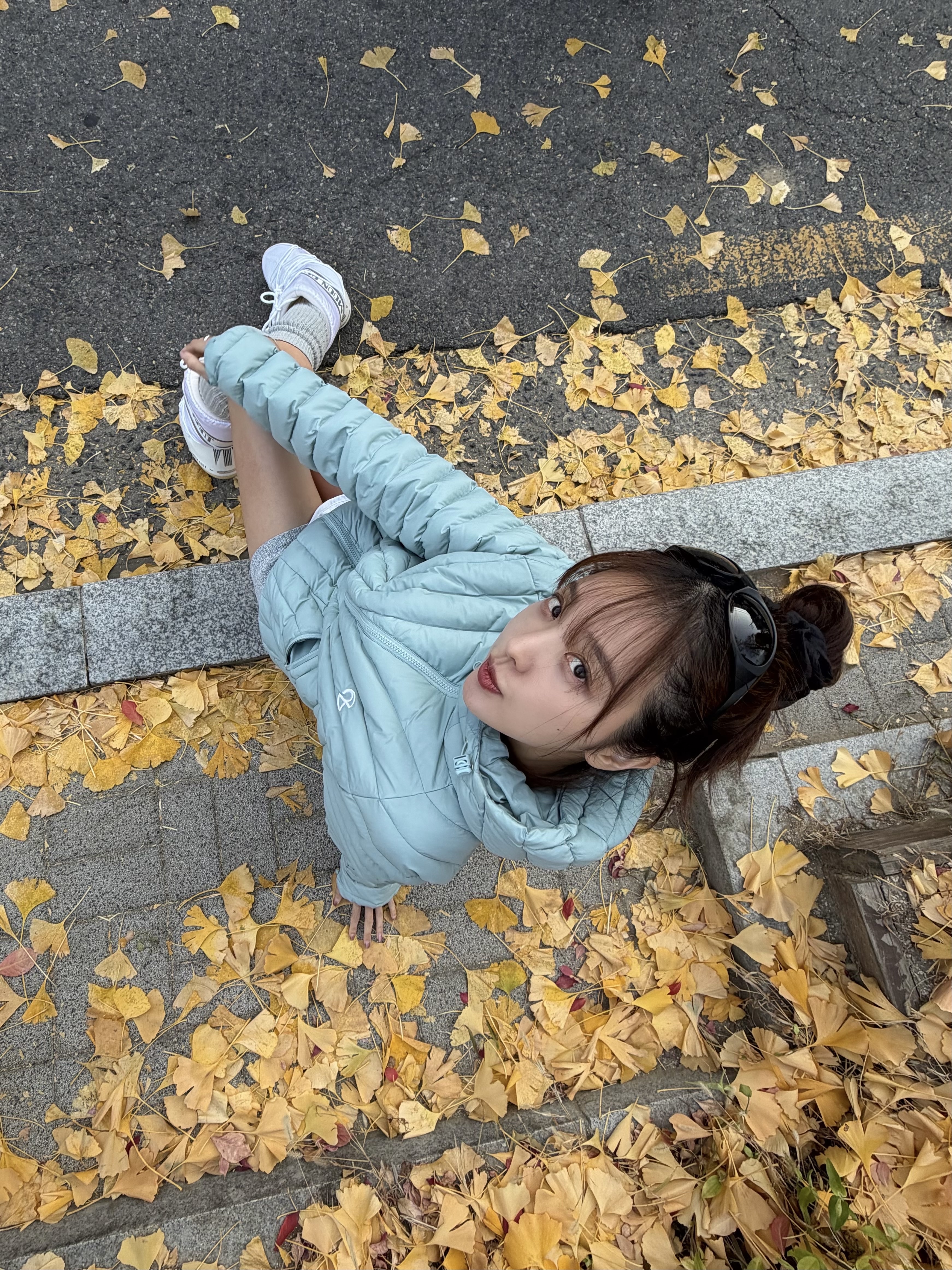 [KREAM 단독] NOMANUAL Nubes Light Duck Down Marina 착용 스타일 - 2