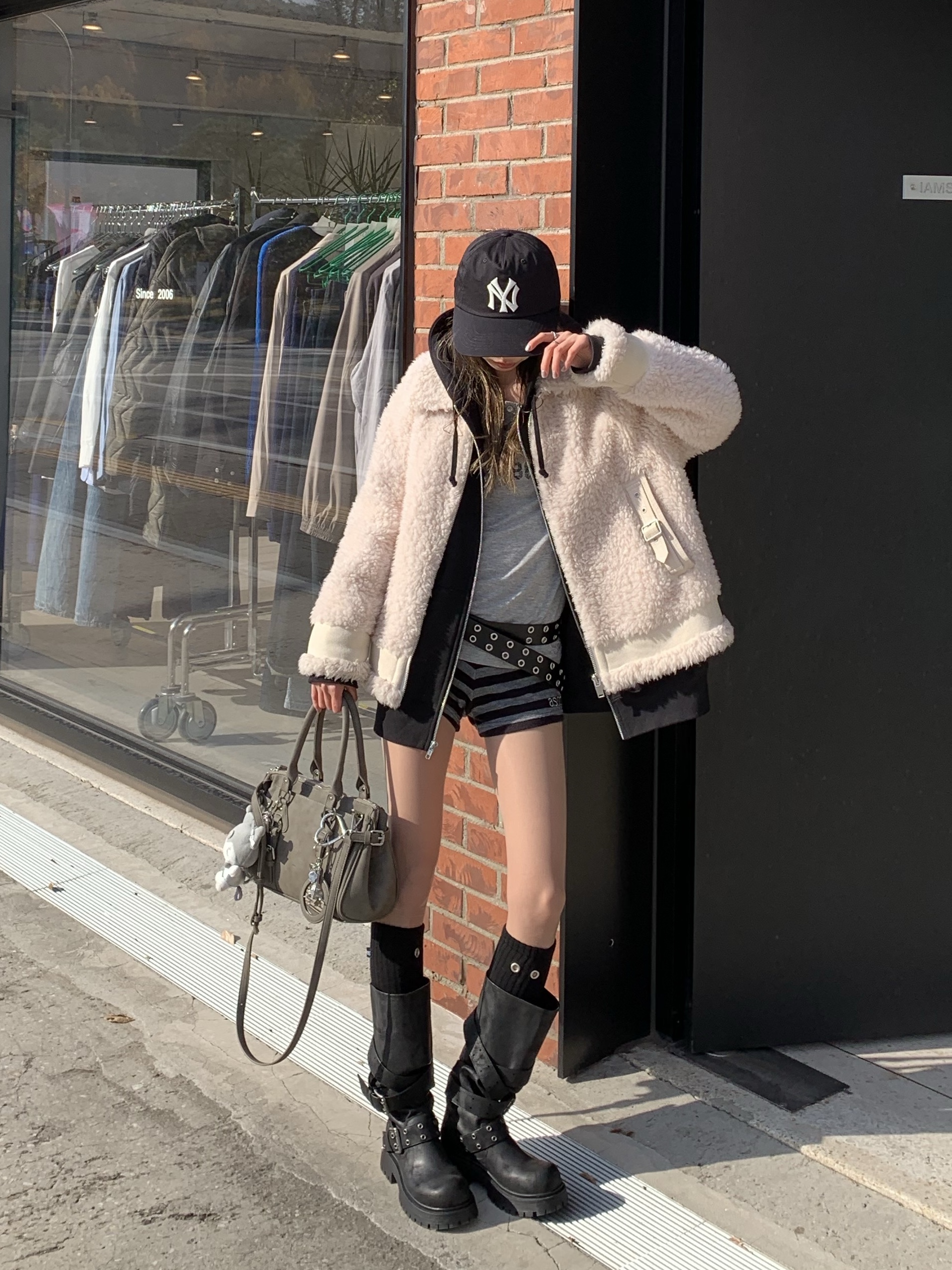 Supreme Small Box Zip Up Hooded Sweatshirt Black - 24FW, Apple AirPods Max Lightning Space Gray (Korean Ver.) 착용 스타일 - 1