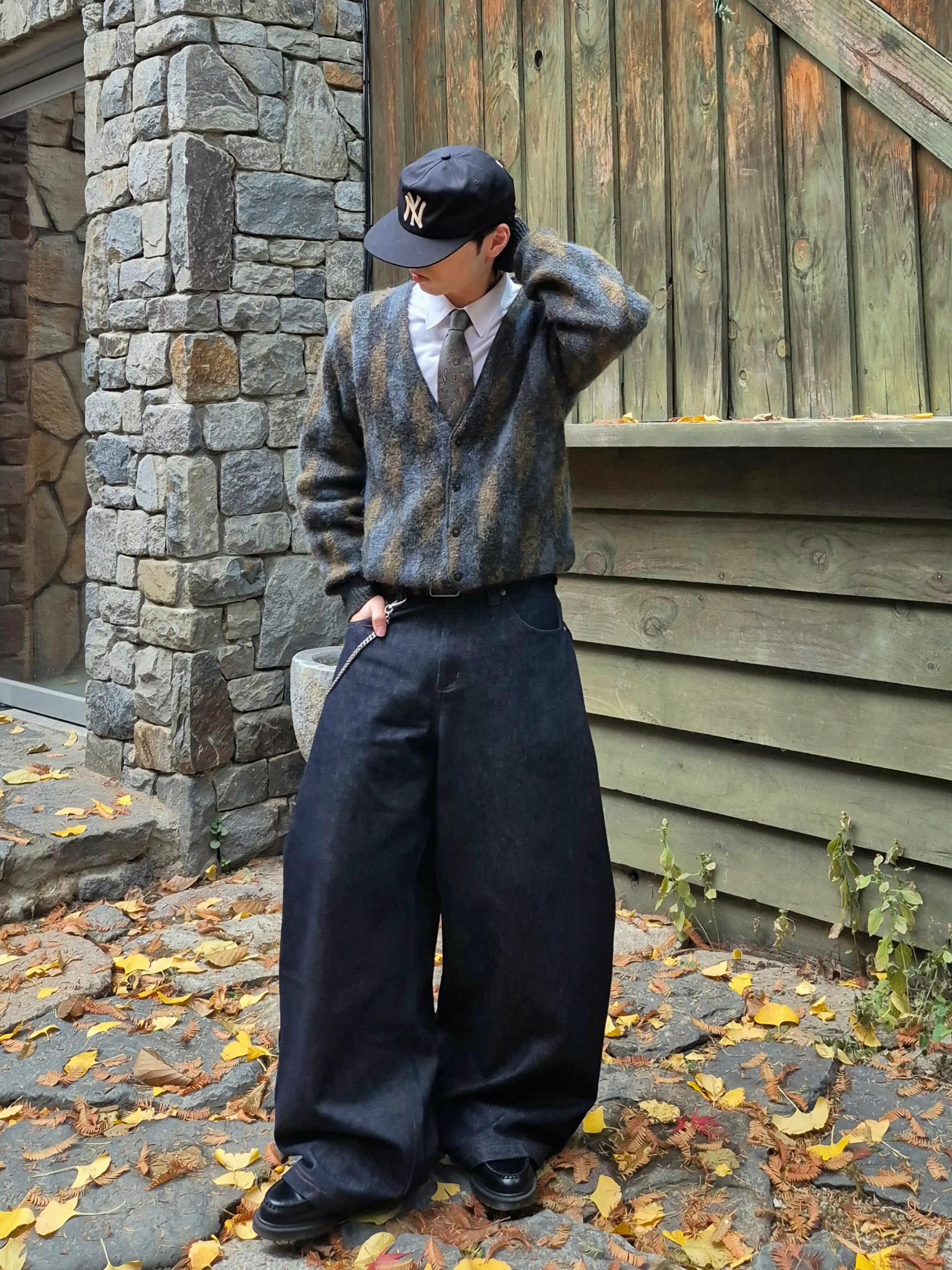 Stussy Canvas Flight Bag Washed Black, Dr. Martens Adrian Smooth Black 착용 스타일 - 5