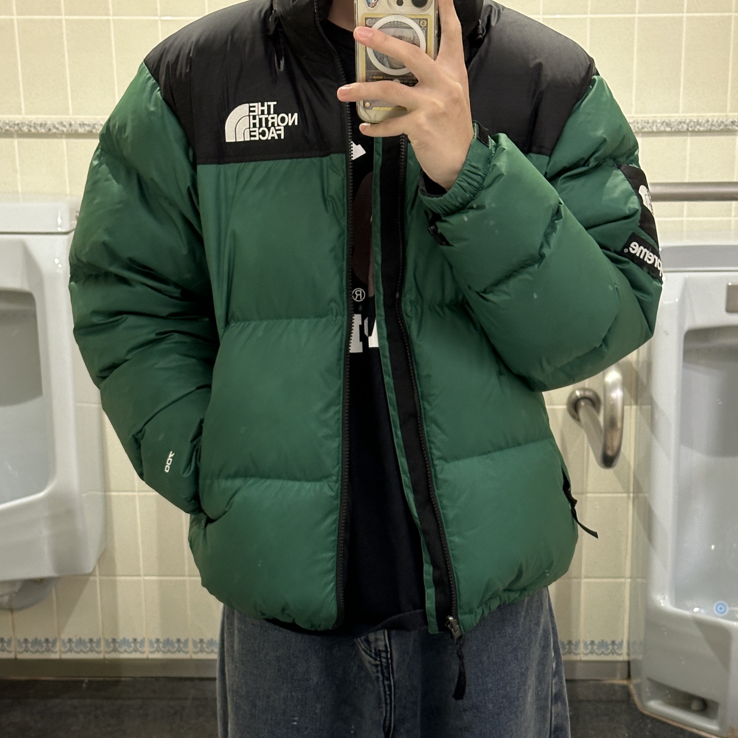 Supreme x The North Face Nuptse Jacket Black - 24FW, Supreme x The North Face Nuptse Jacket Green - 24FW 착용 스타일 - 1