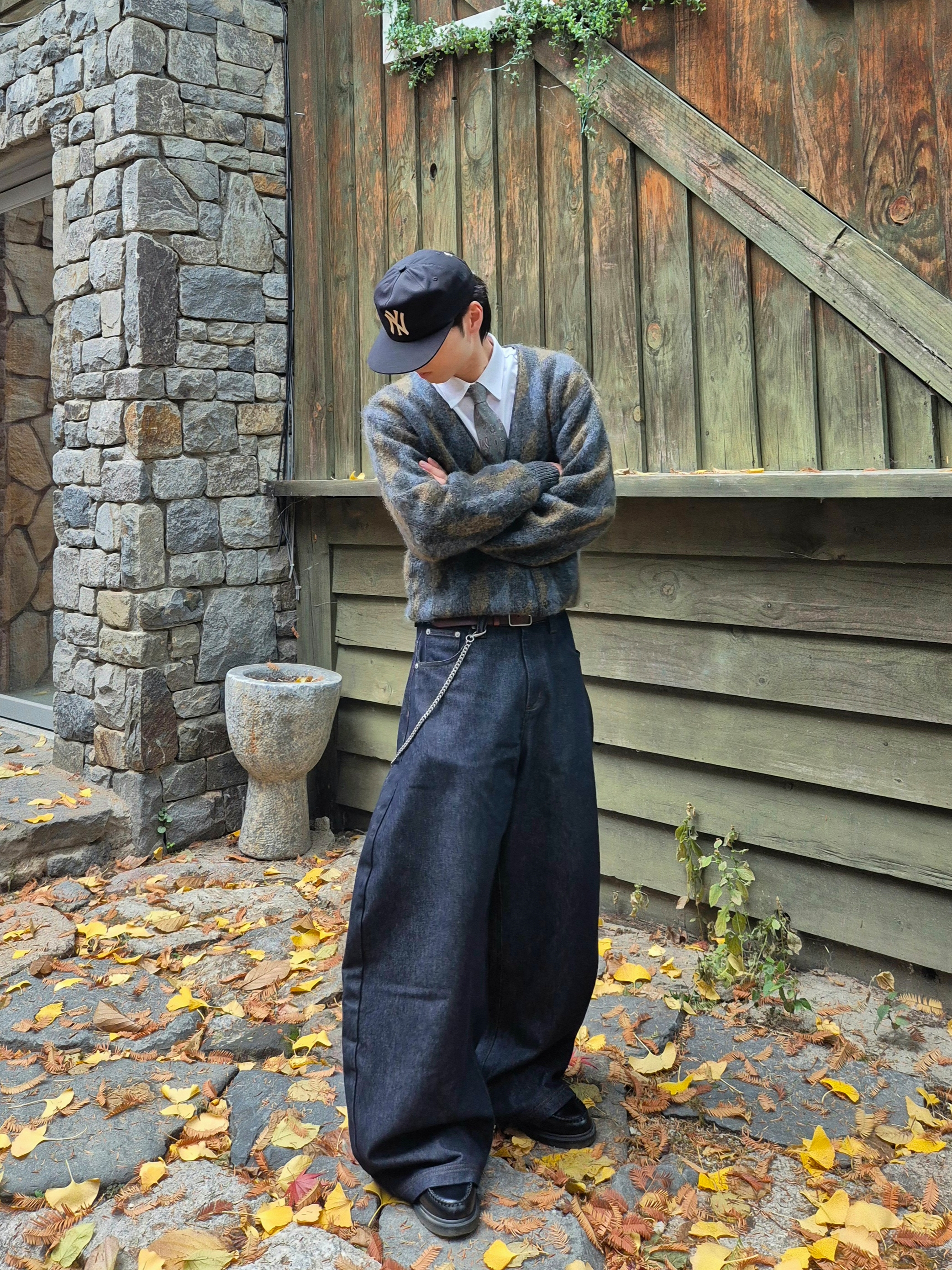 Stussy Canvas Flight Bag Washed Black, Dr. Martens Adrian Smooth Black 착용 스타일 - 3
