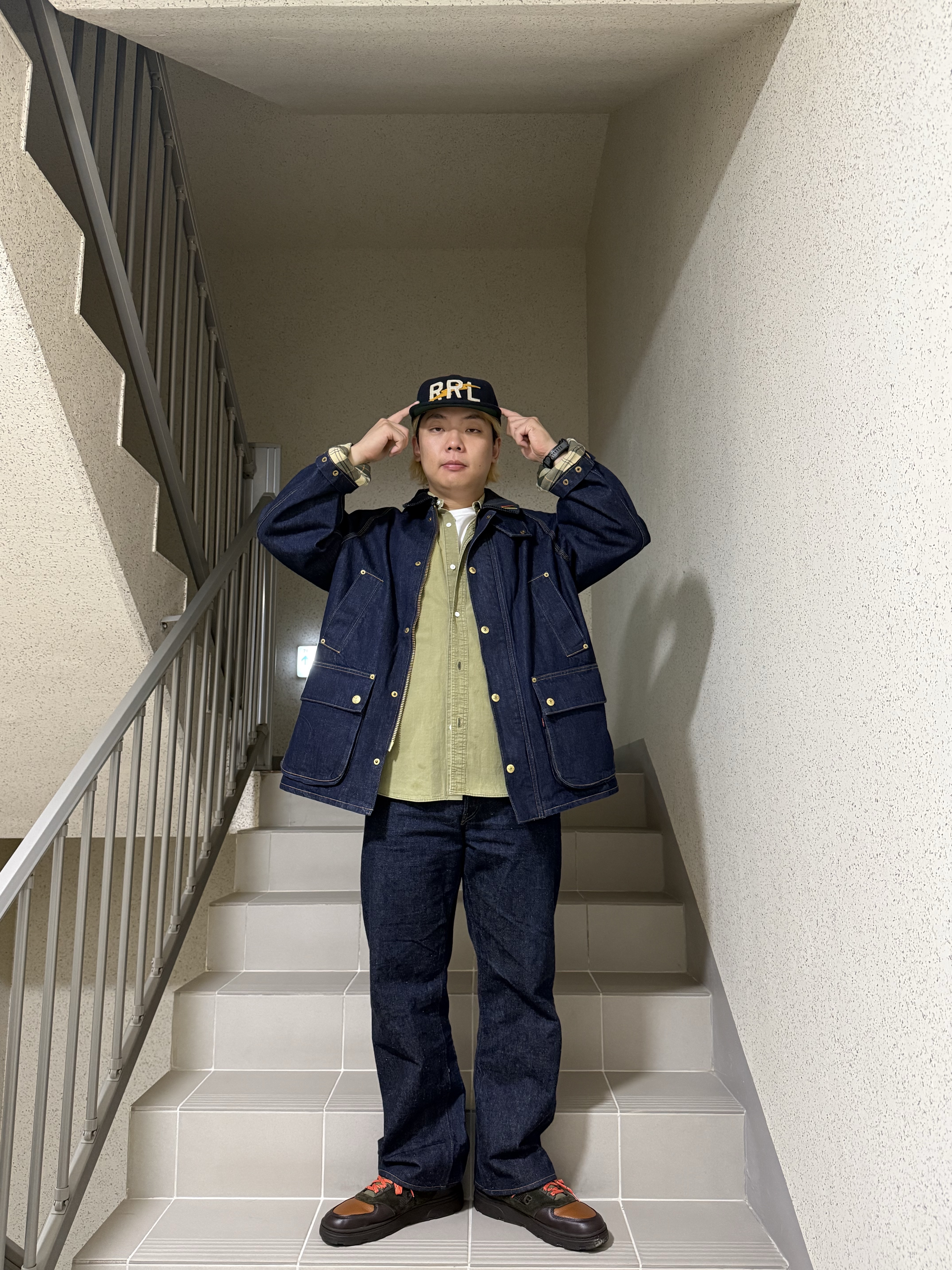 New Balance x Drake's Allerdale Made in UK Brown Olive 착용 스타일 - 5