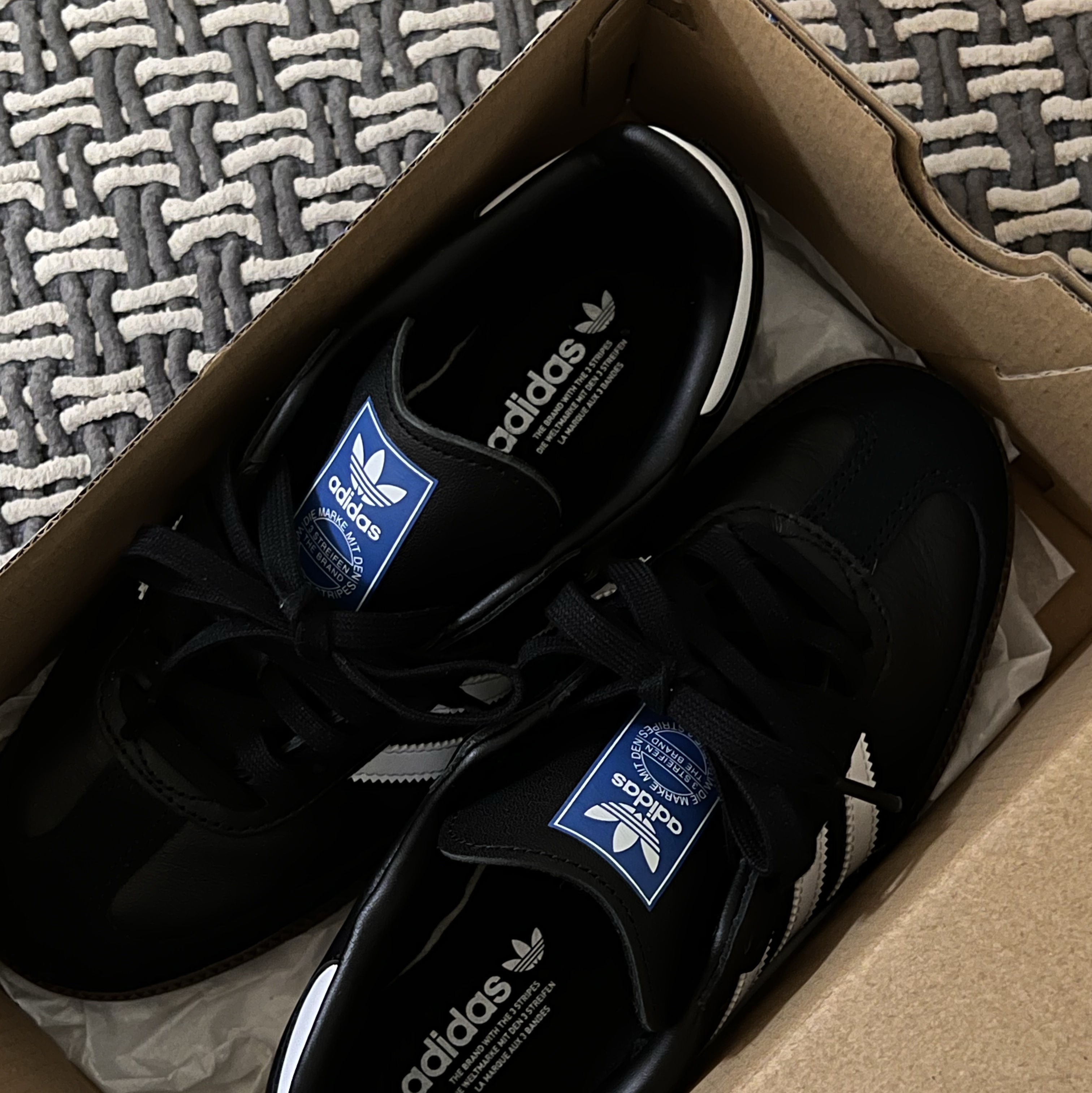 Adidas Samba OG Black White Gum 착용 스타일
