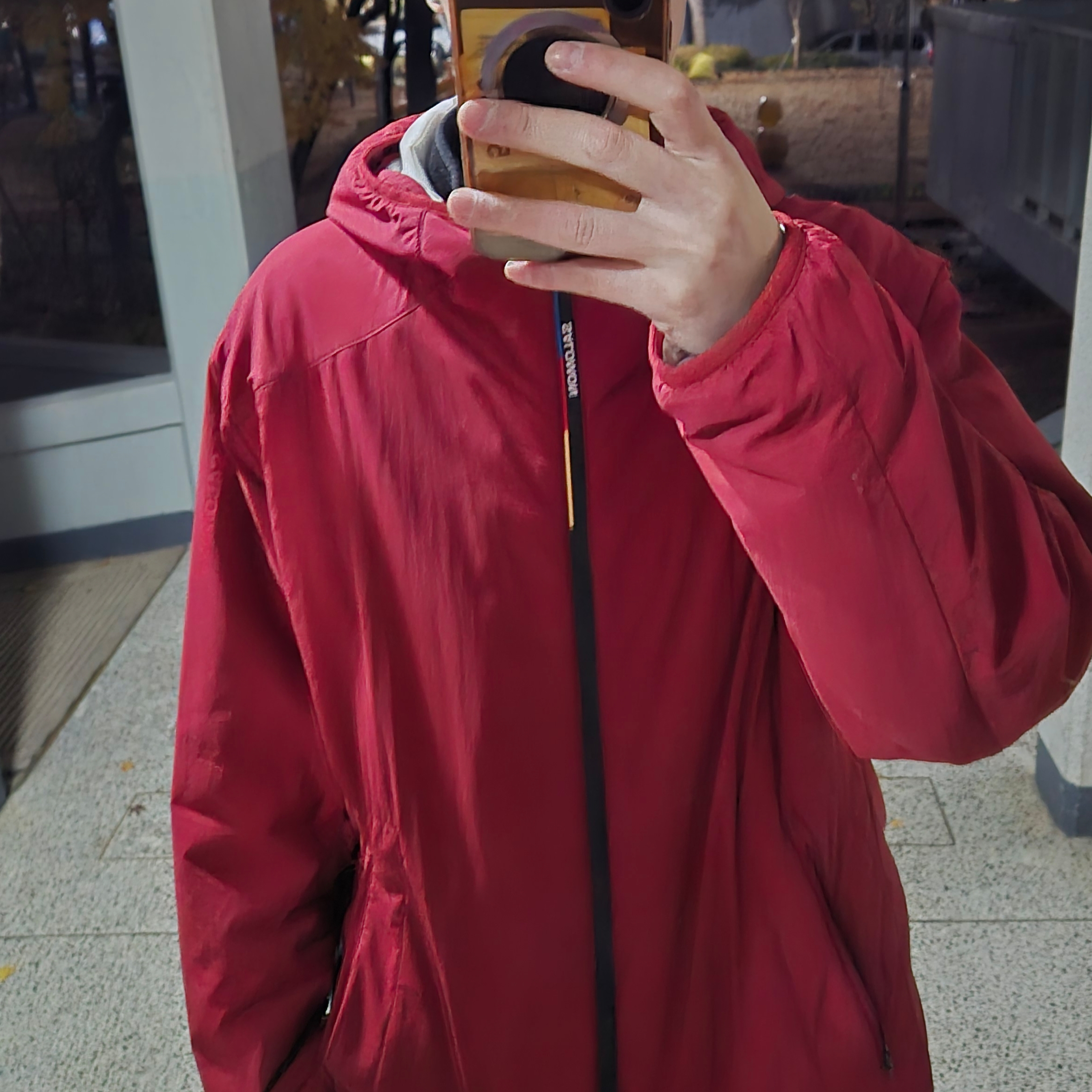 Salomon Modisay Jacket Dark Red 착용 스타일