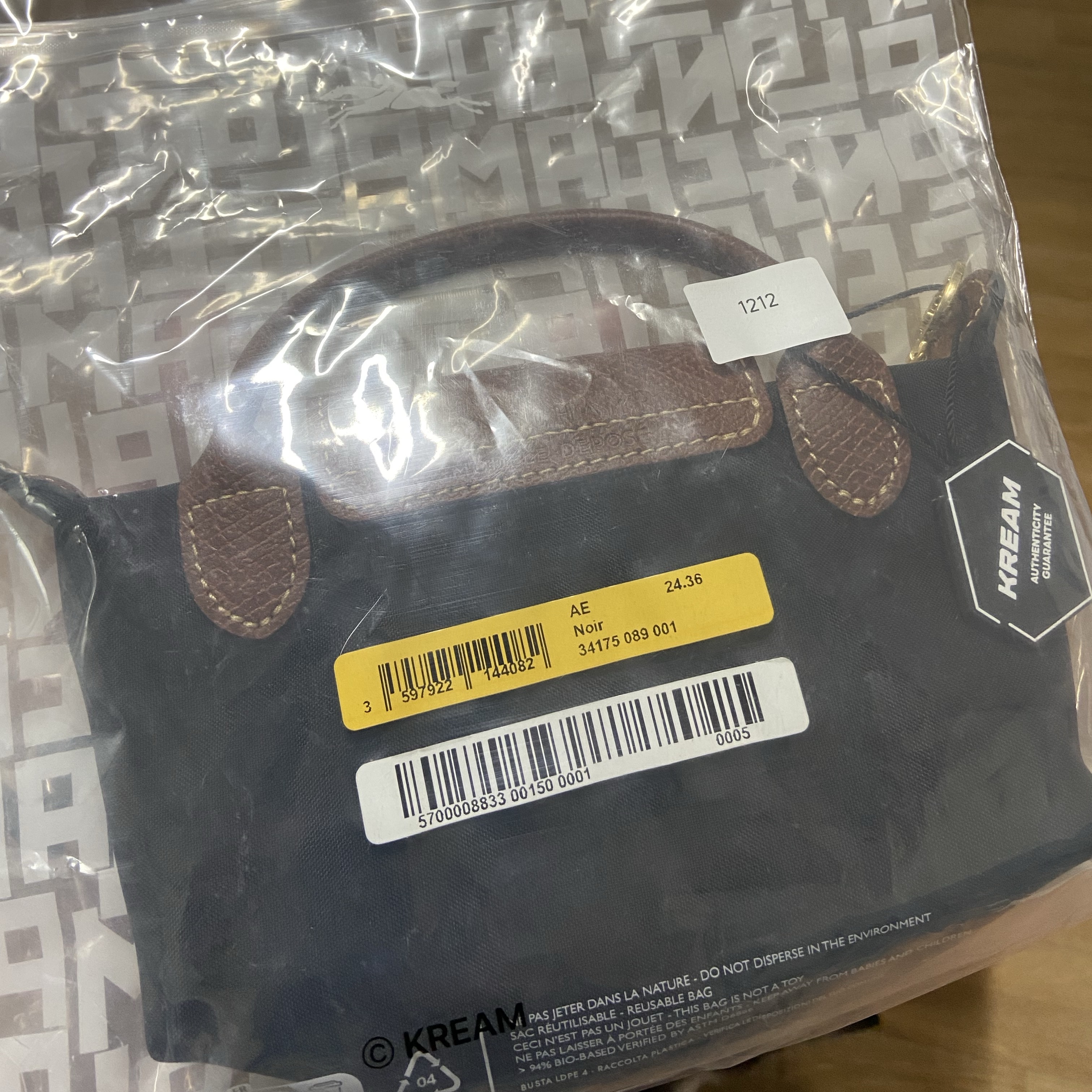 Longchamp Le Pliage Original Handle Pouch Black 착용 스타일