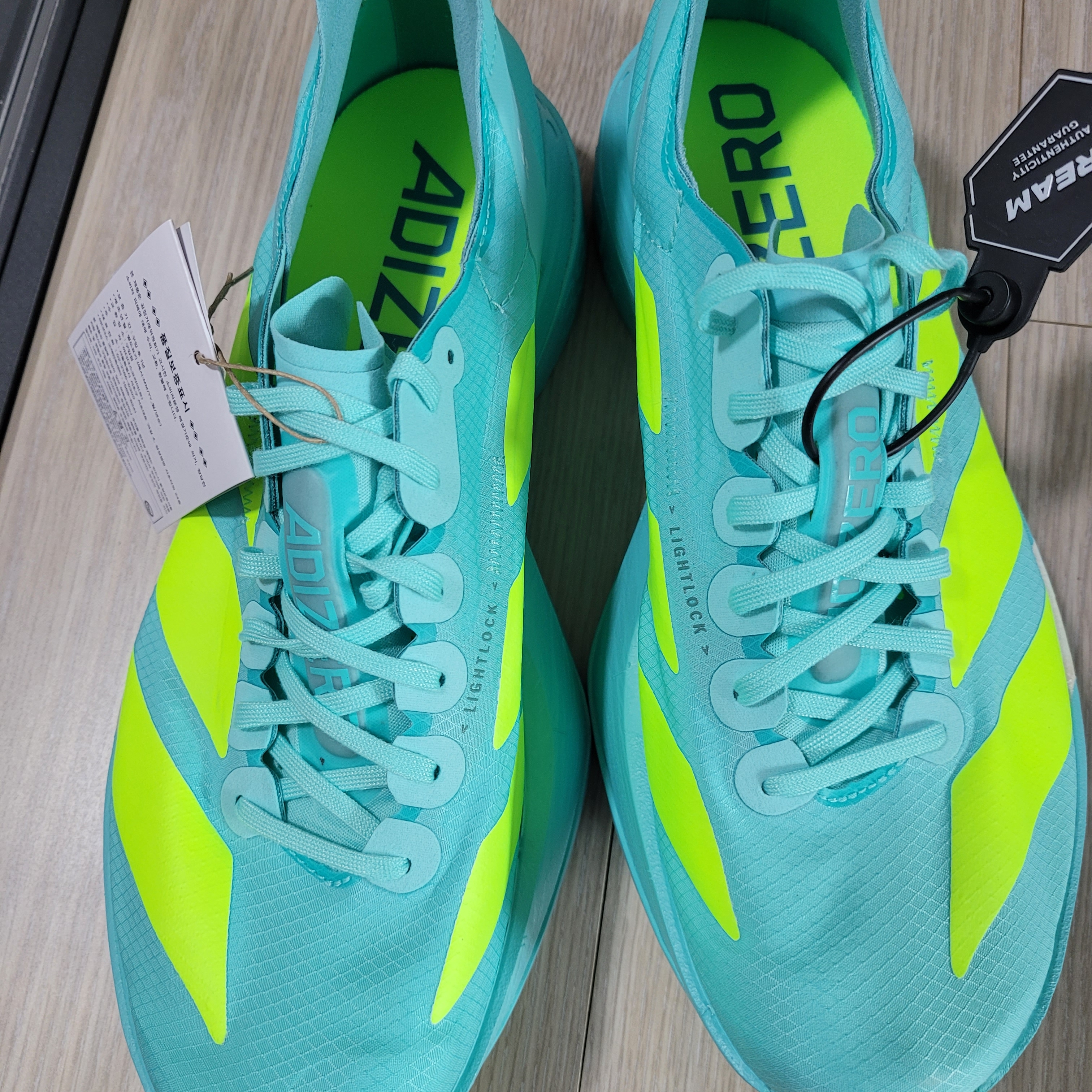 Adidas Adizero Adios Pro 4 Flash Aqua Lucid Lemon 착용 스타일