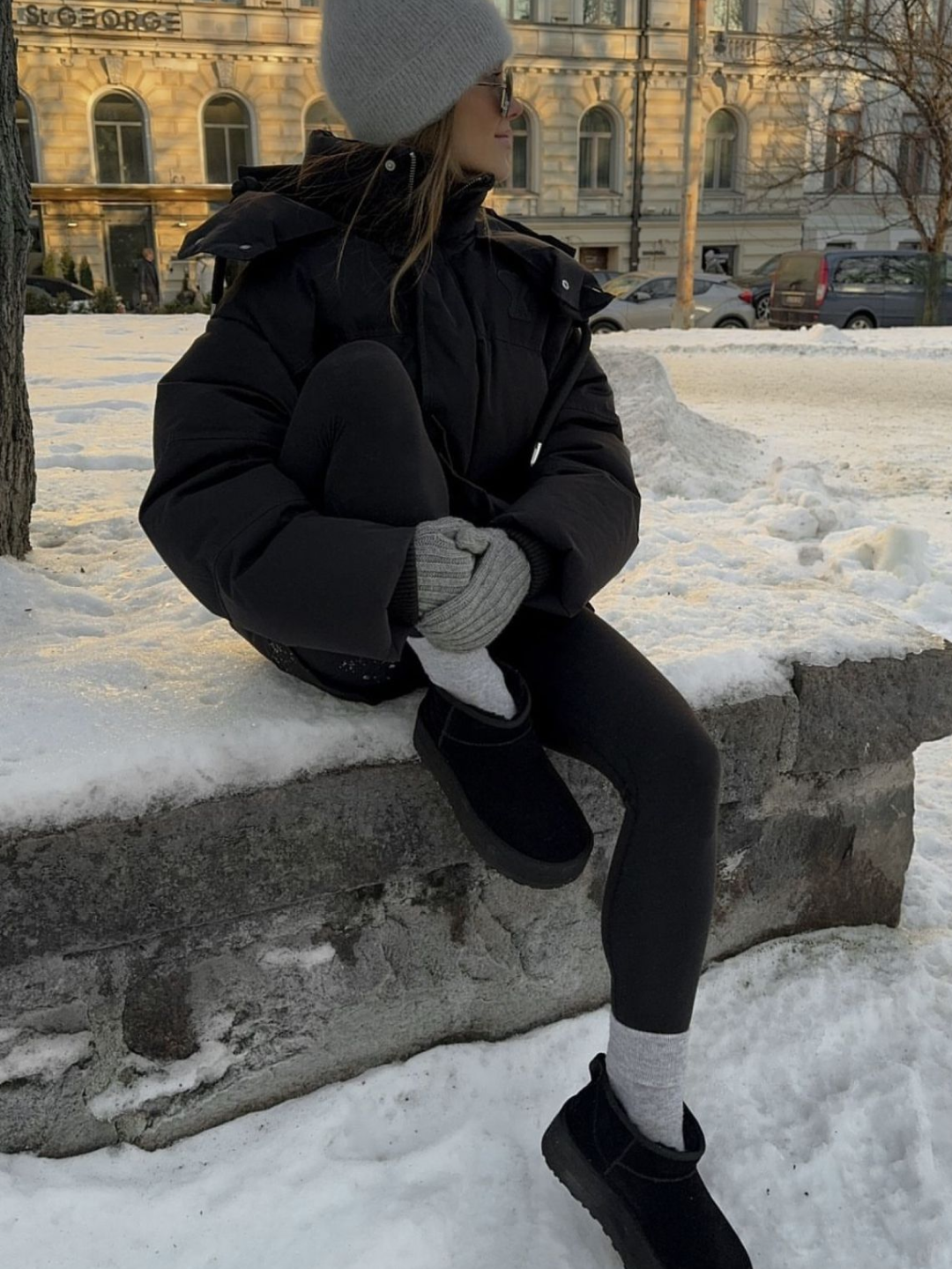 (W) UGG Classic Ultra Mini Platform Boots Chestnut, UGG Tasman Slipper Sand Santorini 착용 스타일 - 5