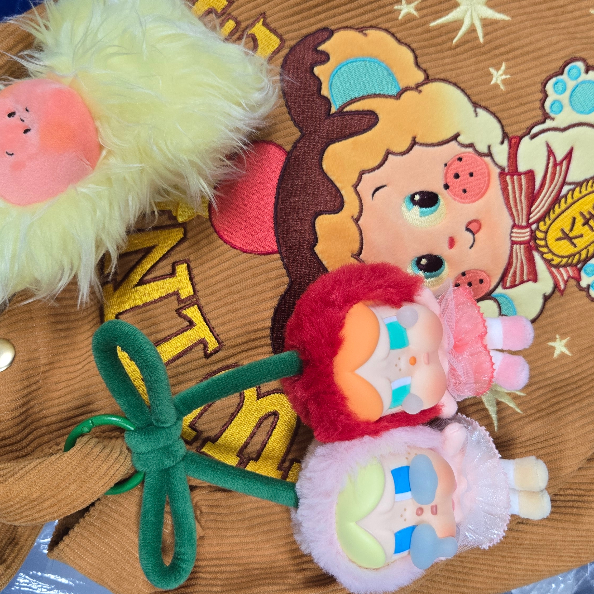 Pop Mart Twinkle Twinkle-Enjoy the moment-Shoulder Bag 착용 스타일 - 3