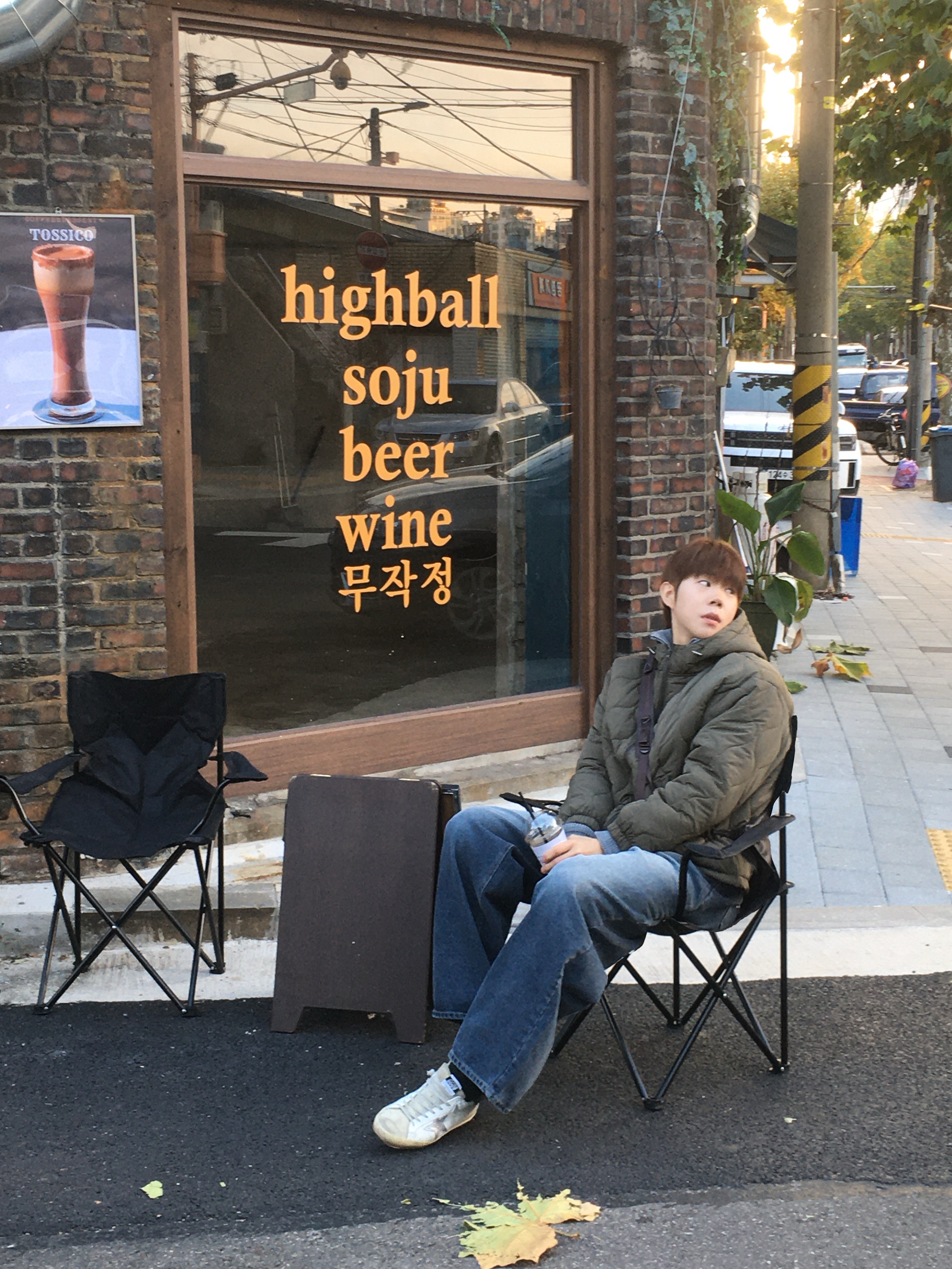 Golden Goose Superstar White Grey Silver Green Heel Tab Sneakers 착용 스타일 - 1