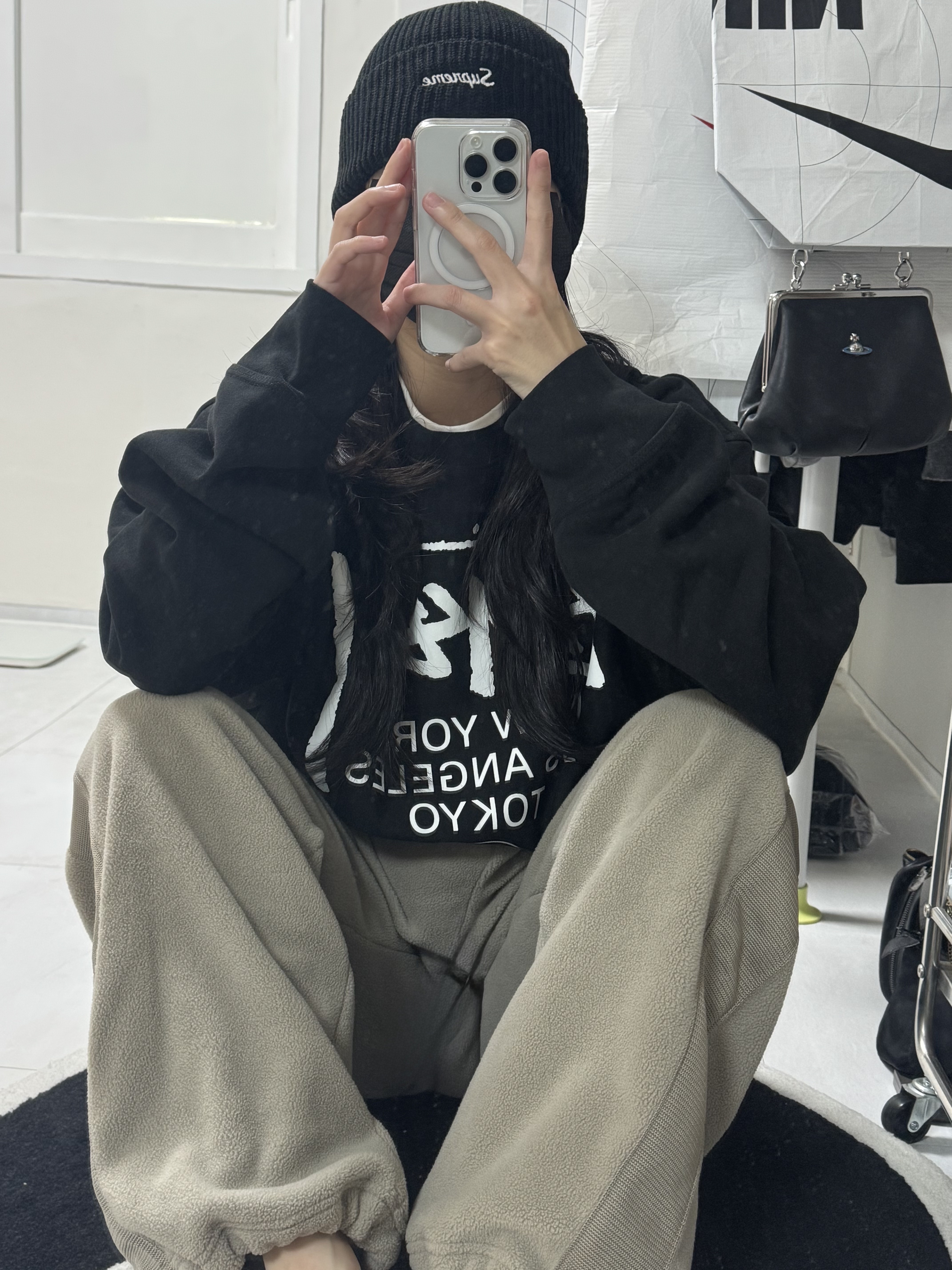 Stussy World Tour Crew Black 2024, Supreme Loose Gauge Beanie Black 착용 스타일