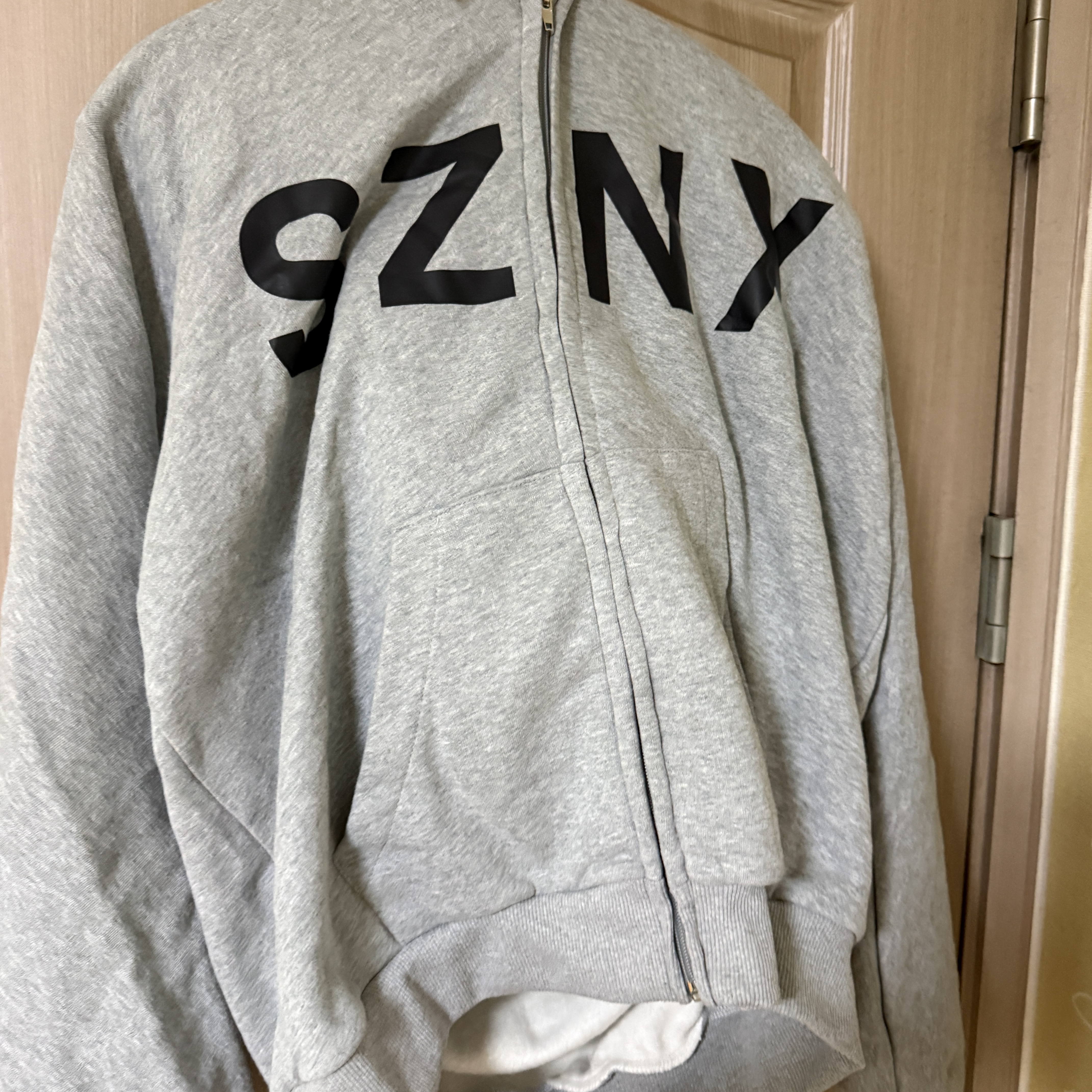 Yeezy HD-10 Grey - Korea Limited 착용 스타일