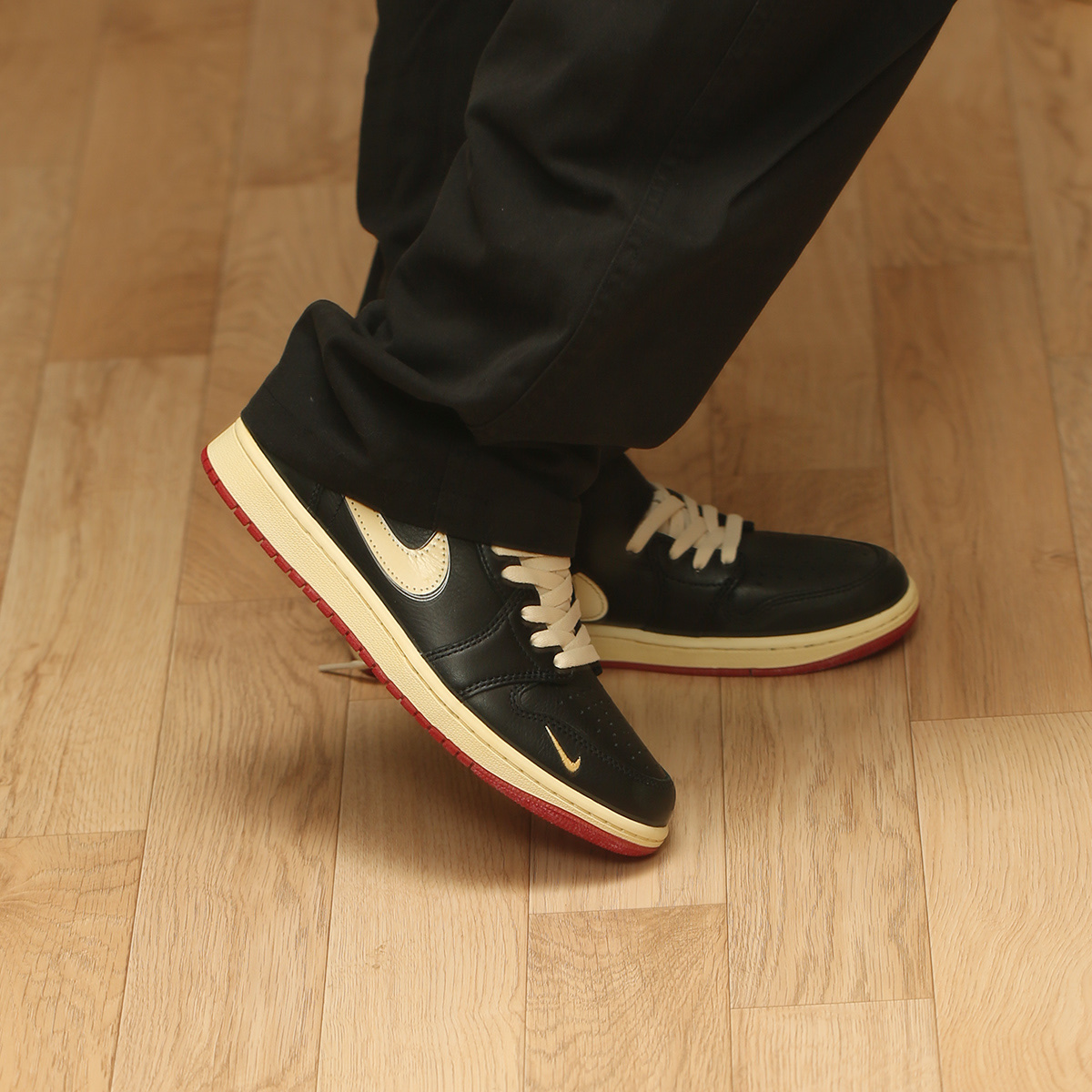 Jordan 1 x Nigel Sylvester Retro Low OG Better With Time 착용 스타일 - 9