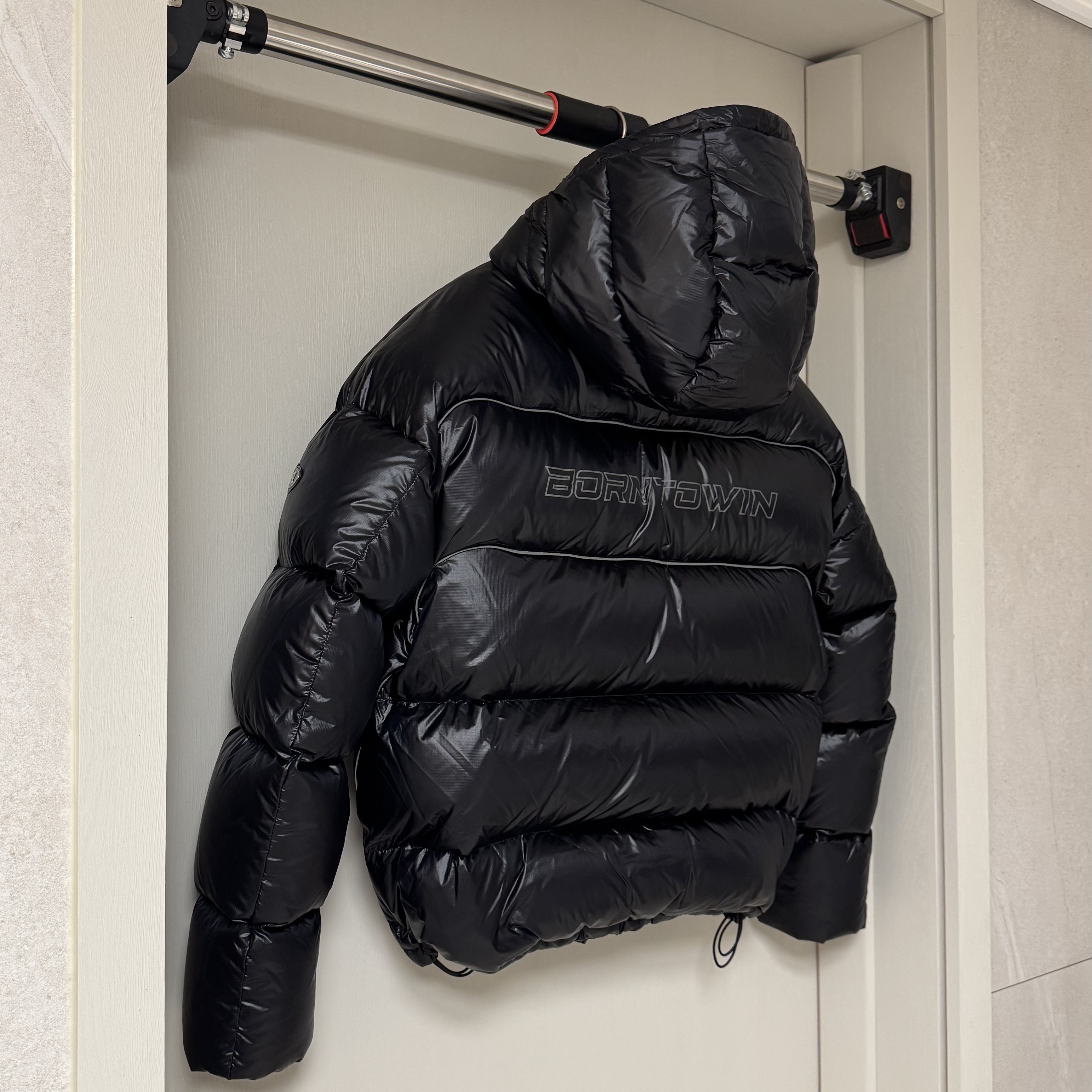BORN TO WIN Silver B Ripstop Puffer Down Black 착용 스타일 - 4