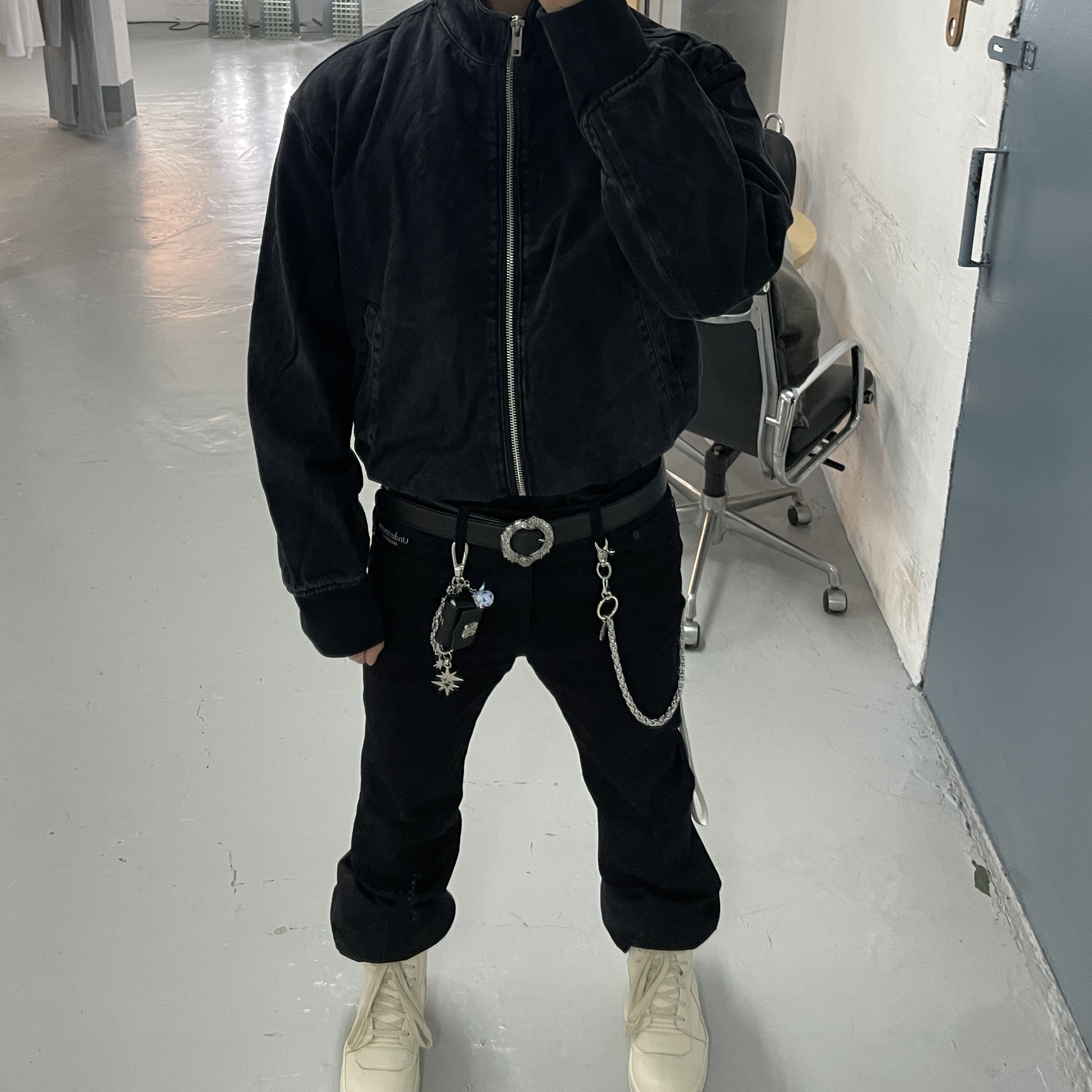 Undermycar 25FW Ouroboros Loop Buckle Leather Belt Black, Undermycar Mu.30 Anti Fxxking Logo Play Stretch Flare Black Jeans 착용 스타일