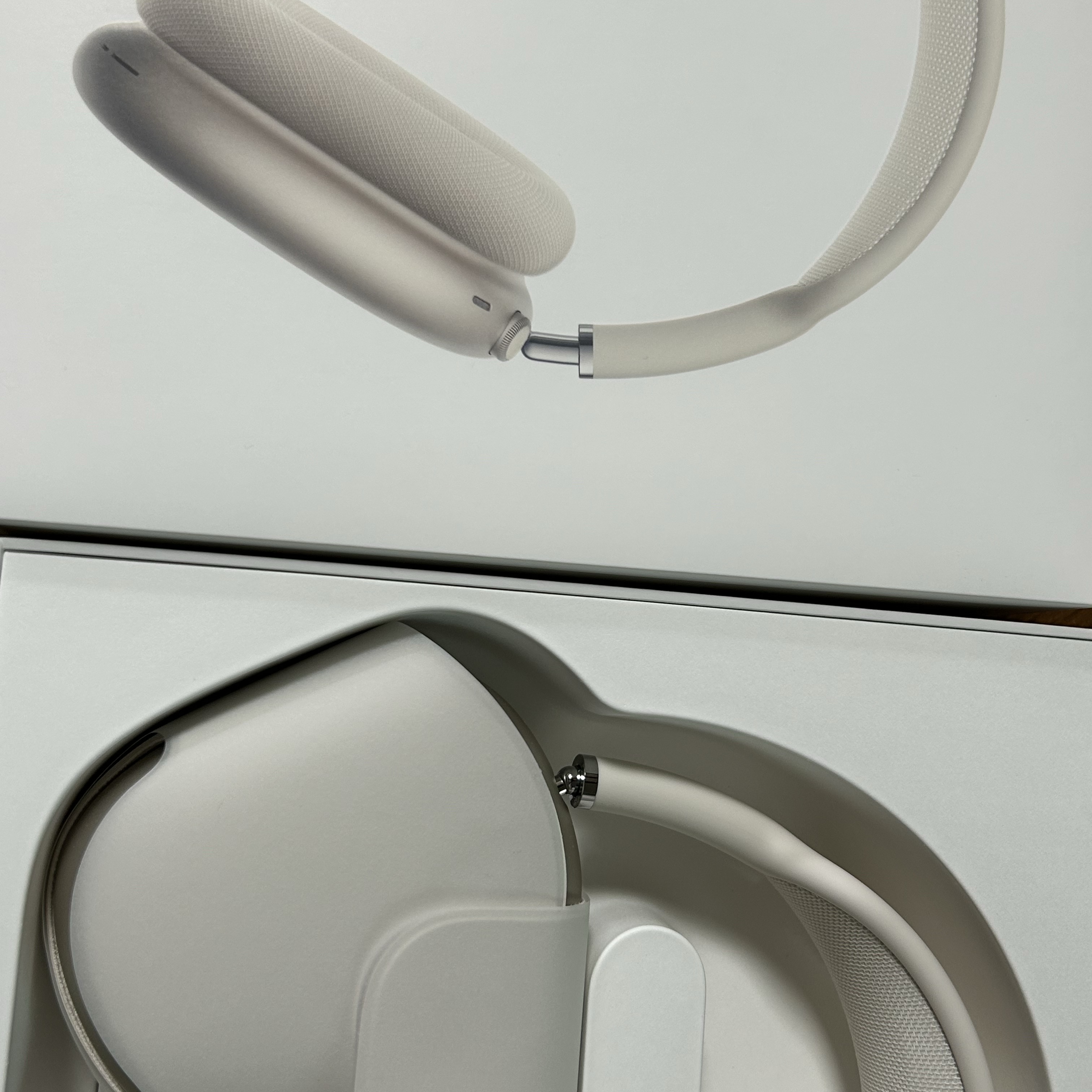 Apple AirPods Max USB C Starlight (Korean Ver.) 착용 스타일