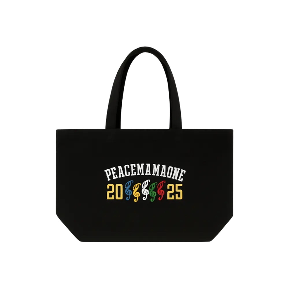 Peaceminusone x 2025 MAMA Awards Peacemamaone Zip Up Hoodie Black, Peaceminusone x 2025 MAMA Awards Peacemamaone T-Shirt Black 착용 스타일 - 9