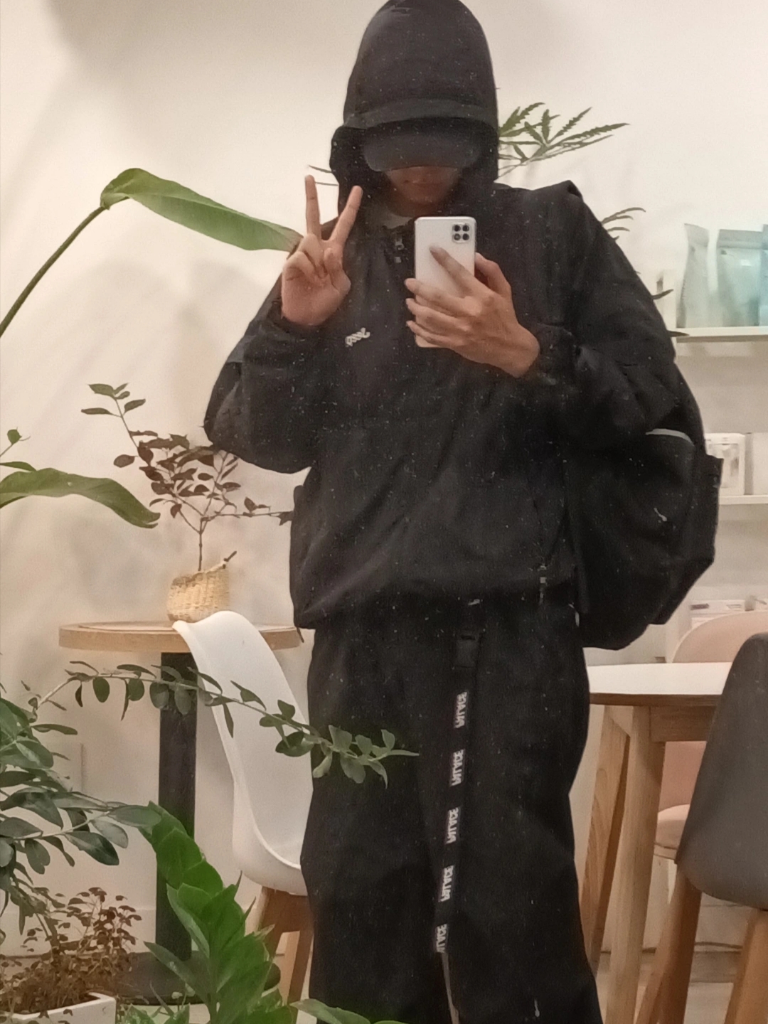 Undermycar MU.124 New Logo Basic Cotton Cap Black, Carhartt 21L Classic Backpack Black 착용 스타일 - 3